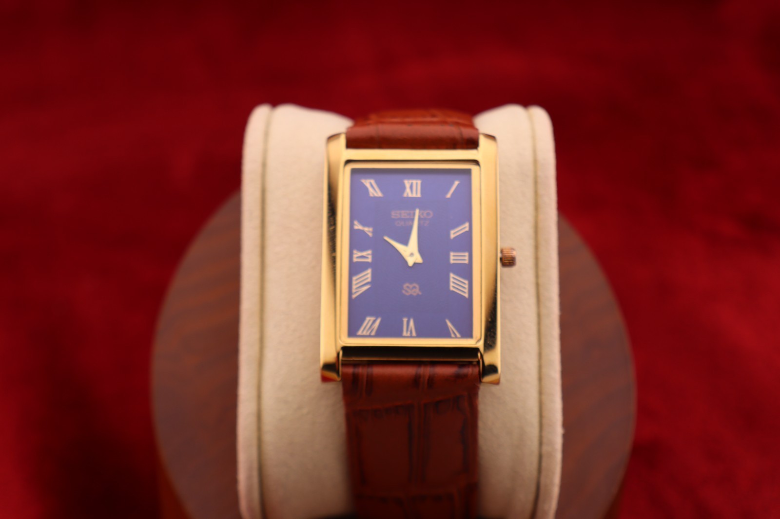⌚✨ Vintage Seiko Slim Quartz Gentlemen’s Blue Dial ,Light Brown Dress Watch