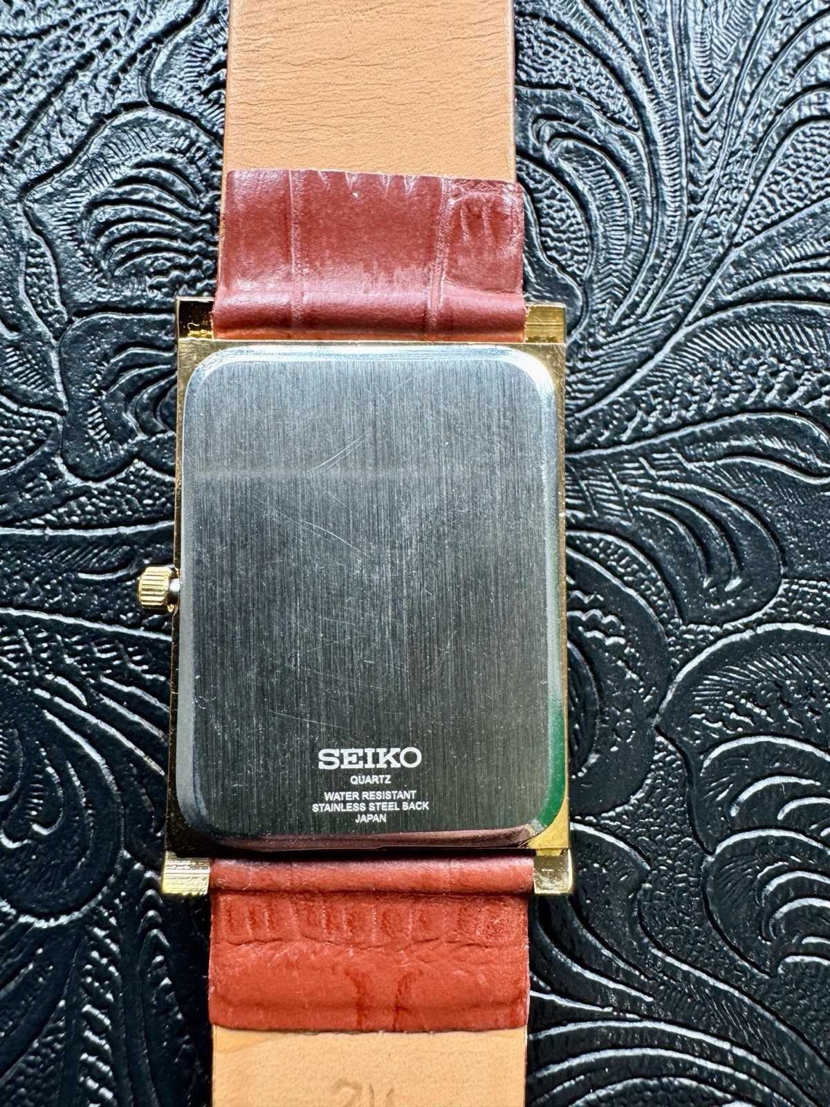 RED WITH GOLD CASE Vintage Seiko Slim Quartz Men’s Wrist Watch