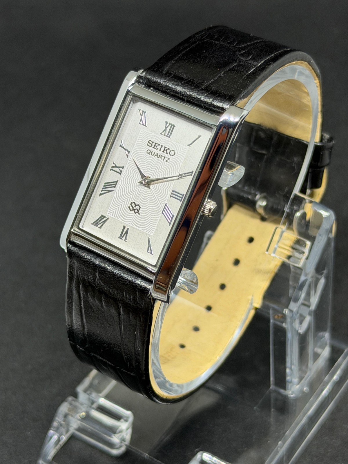 Vintage Seiko Slim Quartz Japanese Men’s Wrist Watch With DDP Shipping