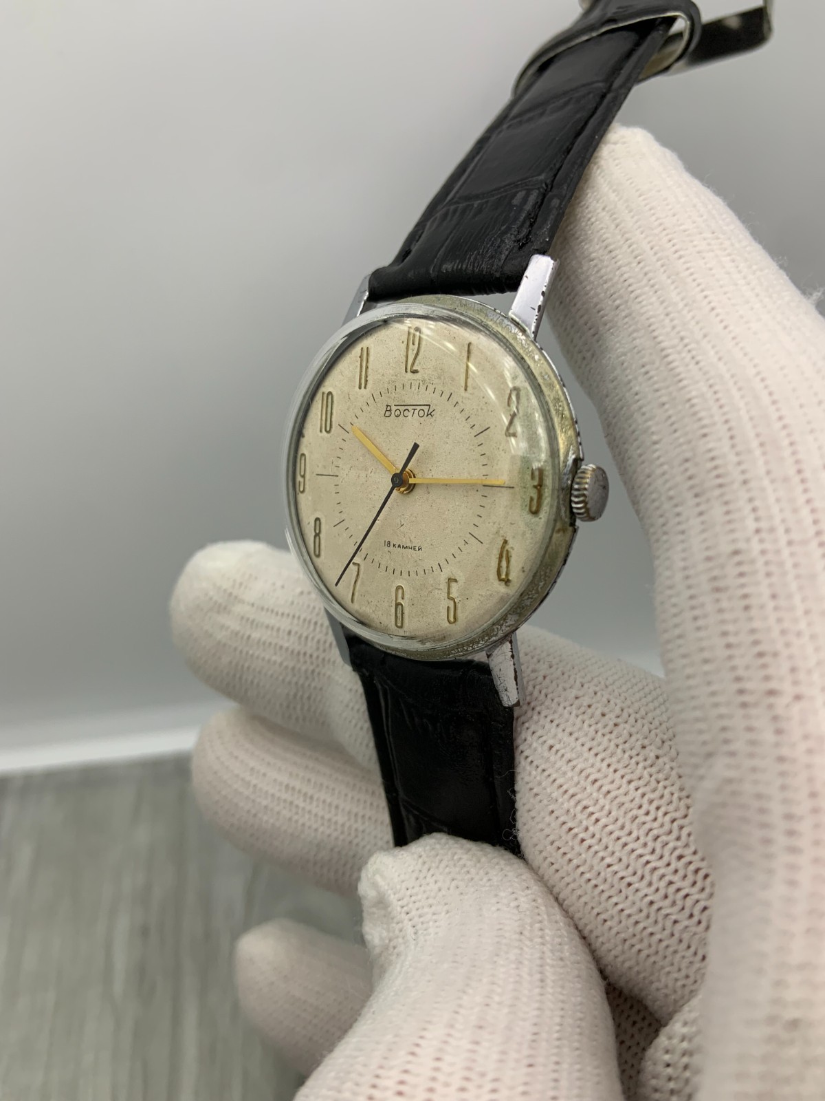 Vintage Soviet Men’s Watch Wostok CCCP Vostok 2209 Mechanical Wristwatch USSR