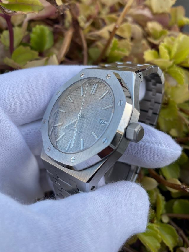 Custom Built Steel Automatic Integrated Bracelet Date Watch Authentic NH35
