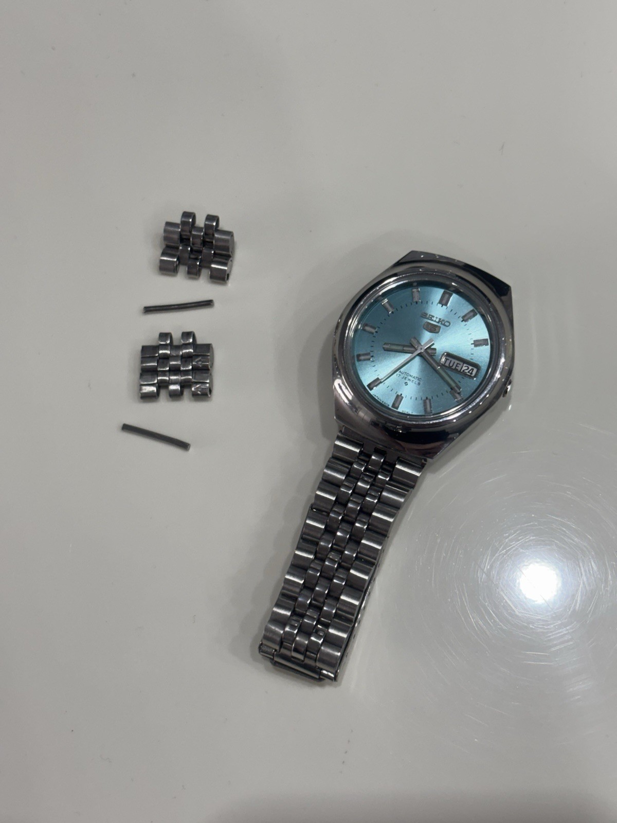 Seiko 5 Watch, Tiffany Blue Dial, Jubilee Bracelet, Smooth Bezel,6309 Movement.