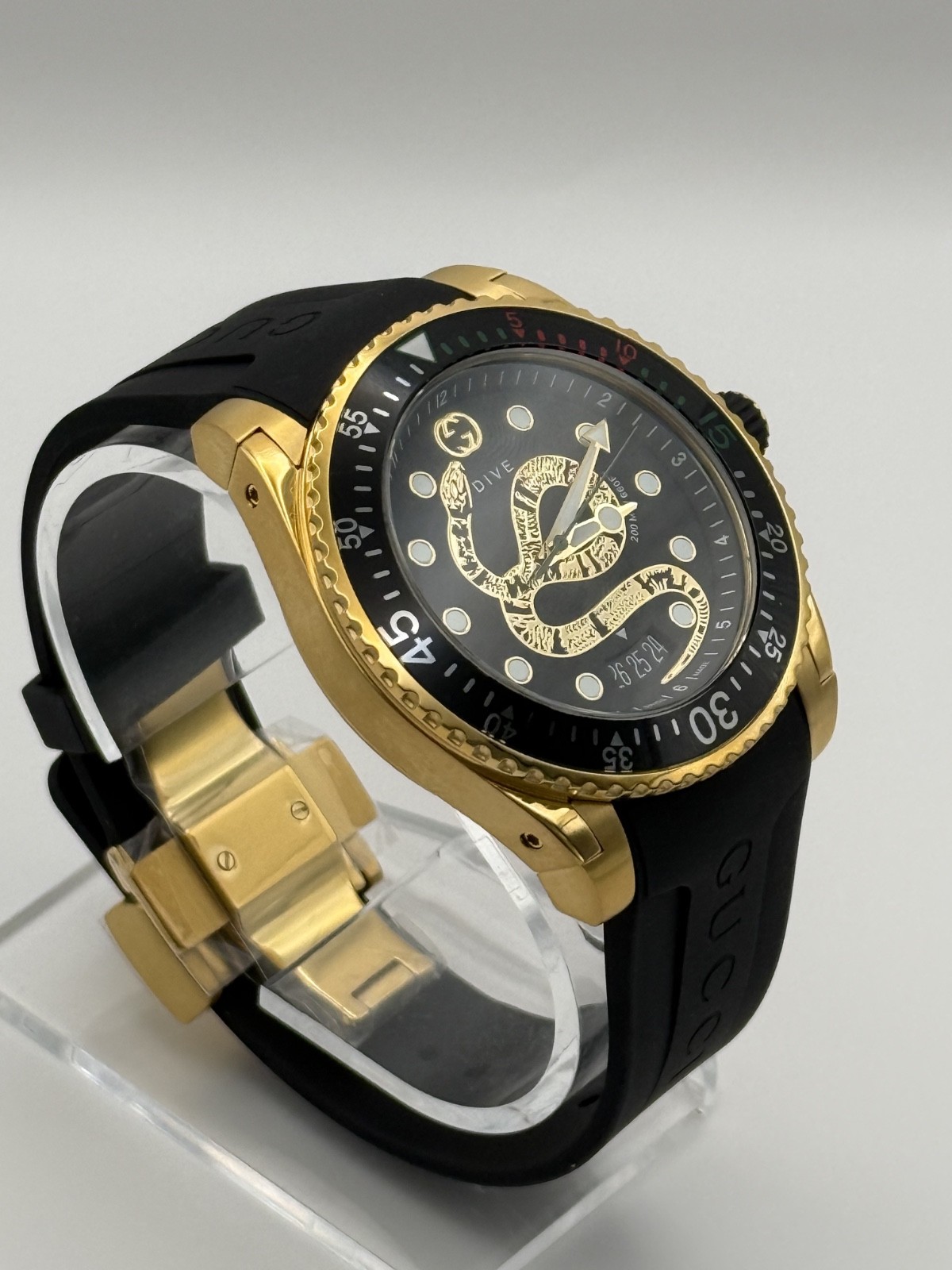 Gucci Dive Black Dial Gold-Tone Rubber Strap 45mm. Men’s Watch YA136219
