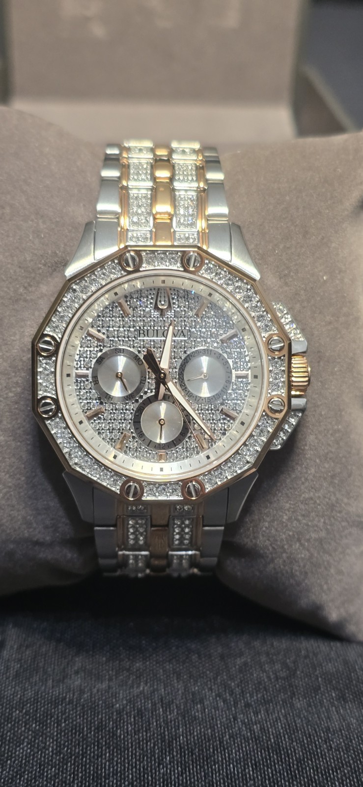 Bulova 98C133 Octava Men’s Quartz Watch 41.5mm Two-Tone Gold Silver Crystal
