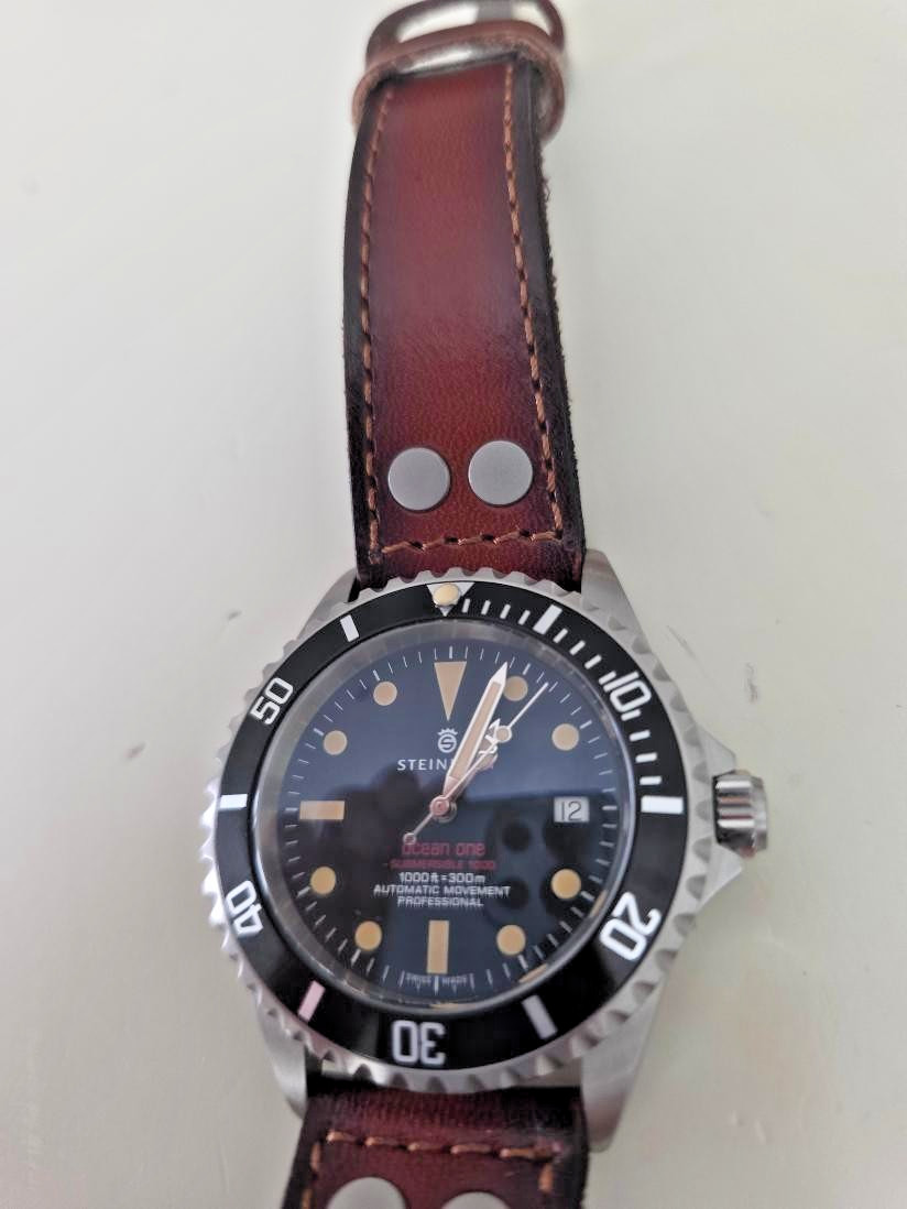Steinhart Ocean One Vintage Red 42mm Full Set 103-0657 Worn Twice 2 Straps