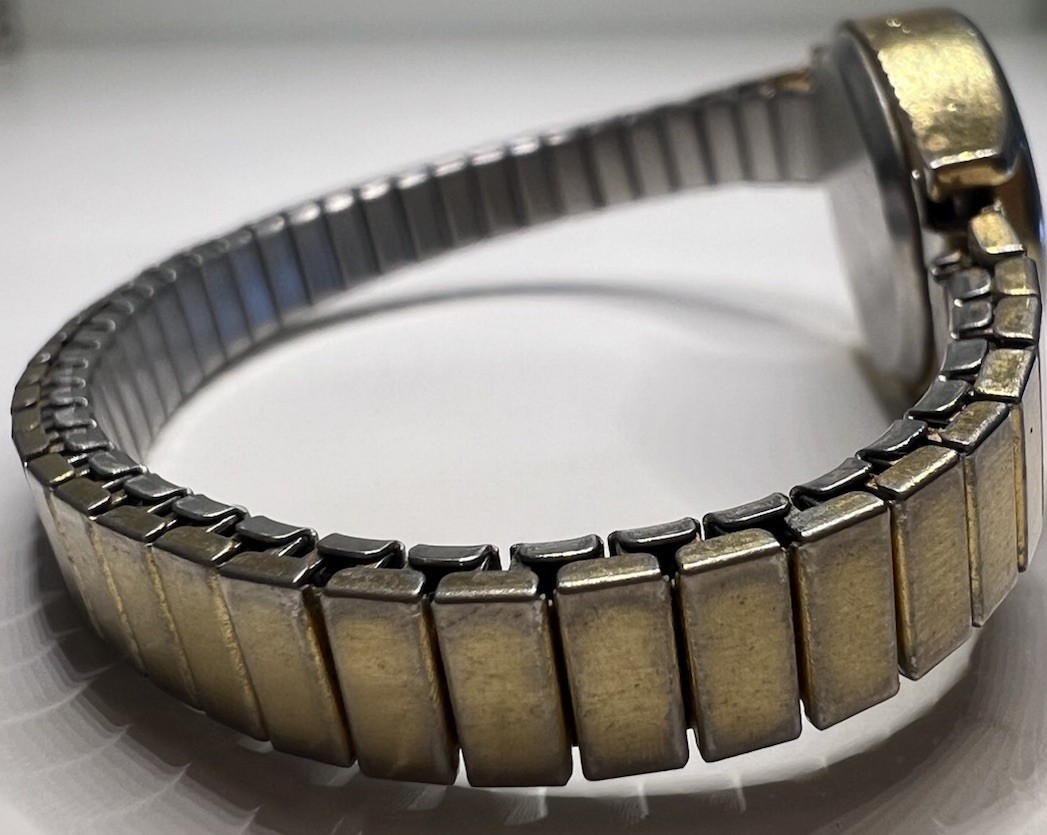 Vintage Sharp Womens Quartz Watch Gold Silver Oval Link Bracelet Dress Formal