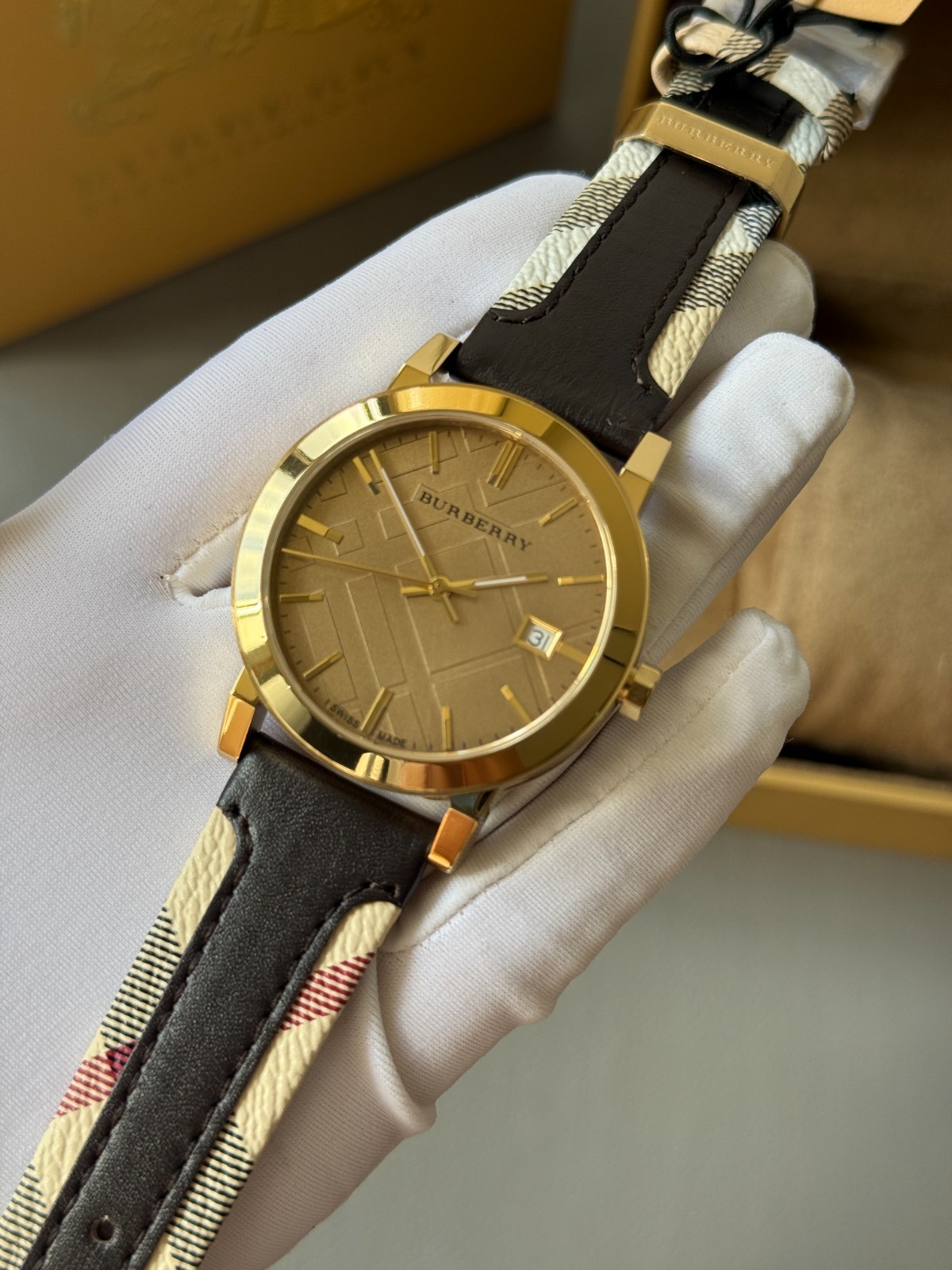 Brand New Burberry The City Gold BU9032 Gold Tone 38mm Unisex Watch