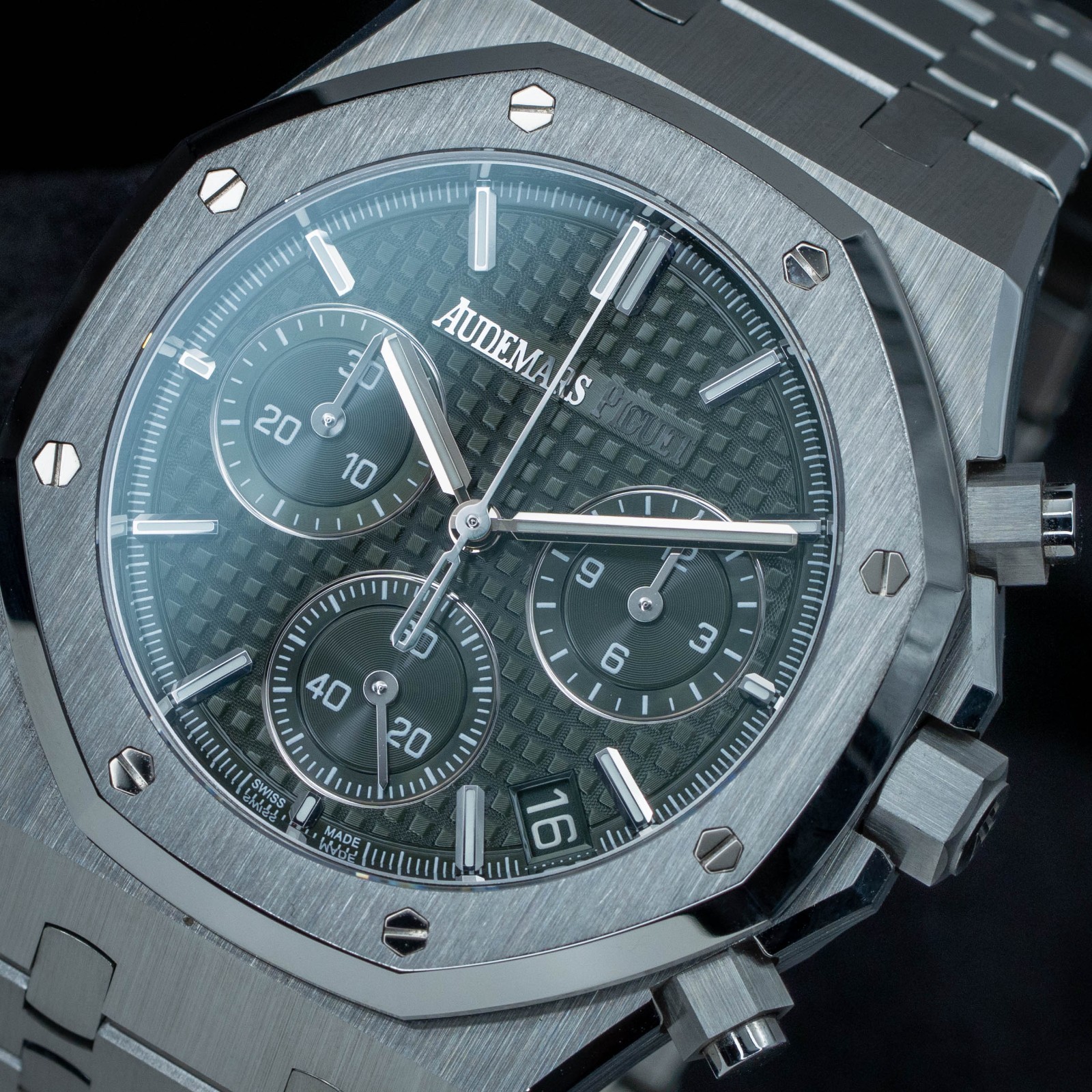 Audemars Piguet Royal Oak Chronograph 41mm Green Mint Condition Full Set 26240ST
