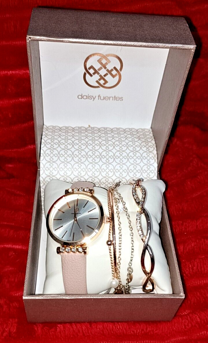 Daisy Fuentes Ladies Quartz Watch Gift Set Inc 2x Bangles + Necklace & Bracelet