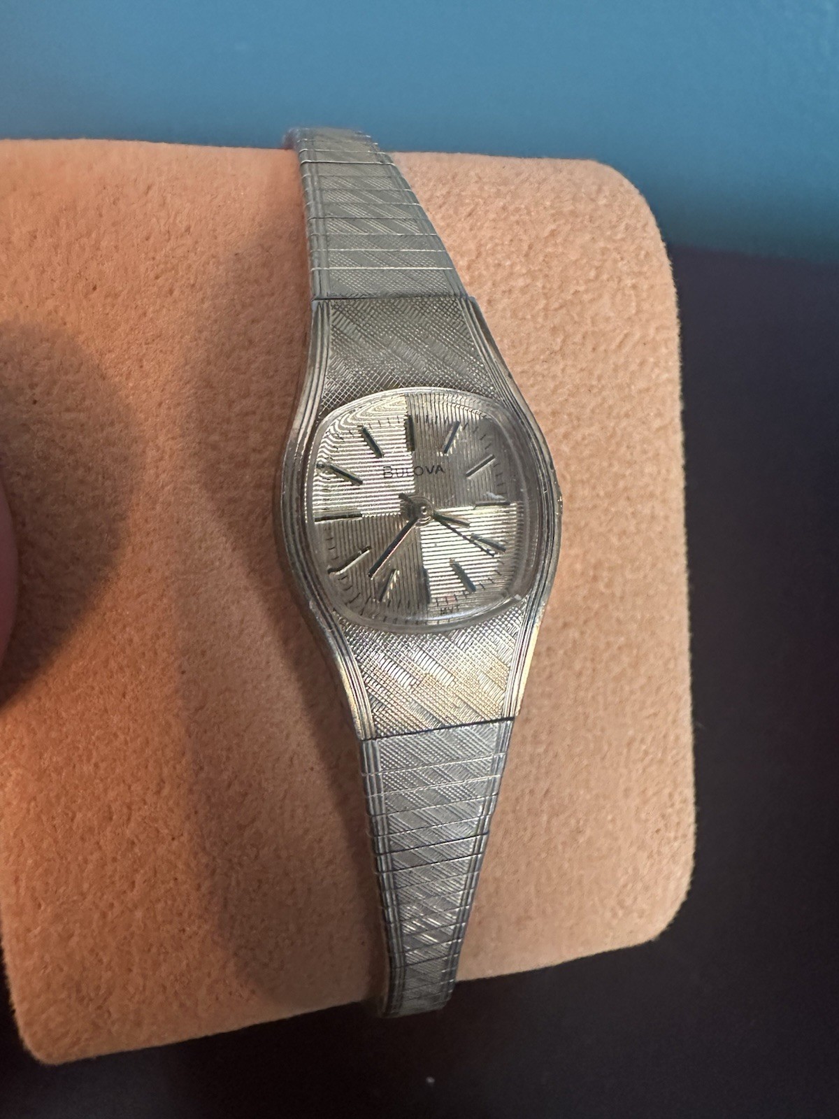 Vintage Bulova Women’s Analog Metal Bracelet Watch Textured