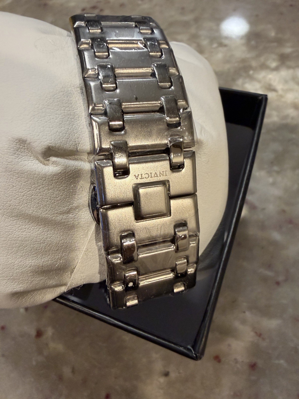 Invicta Valiant Men’s Quartz Silver Stainless Bracelet Watch Black Dial Box
