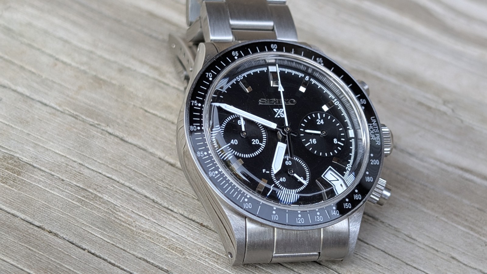 VK63 39mm Chronograph Screw Down Crowns