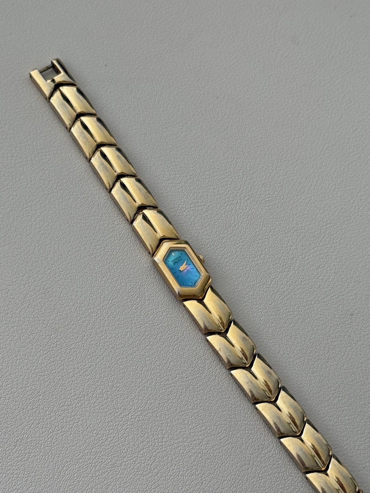 Vintage Citizen Elegance Ladies Quartz Watch Blue MOP Dial 13mm 2200-229681