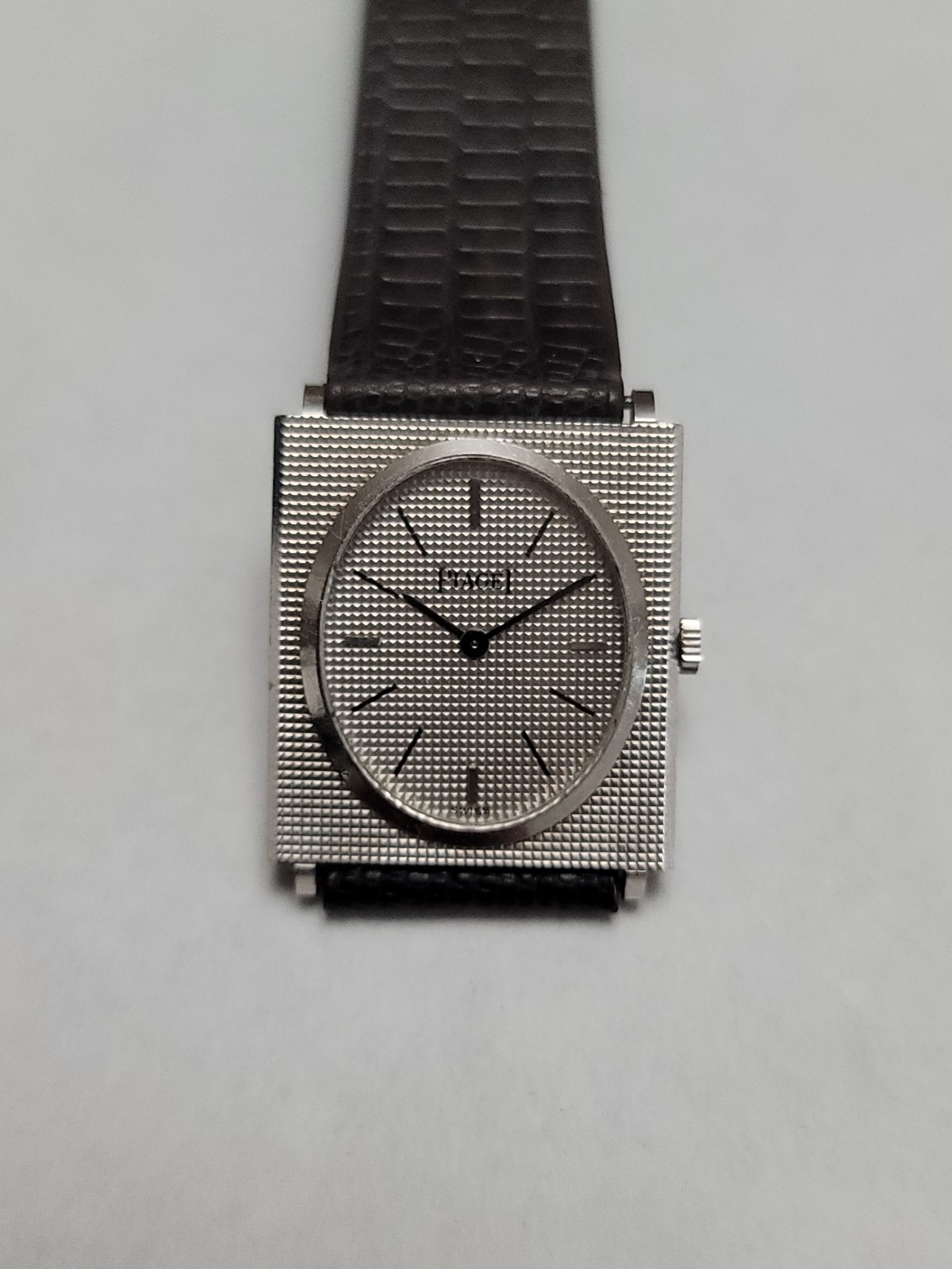 Vintage Piaget 9135 Tank 18k Gold Hobnail Dial and Case 23×29 Manual Wind Watch