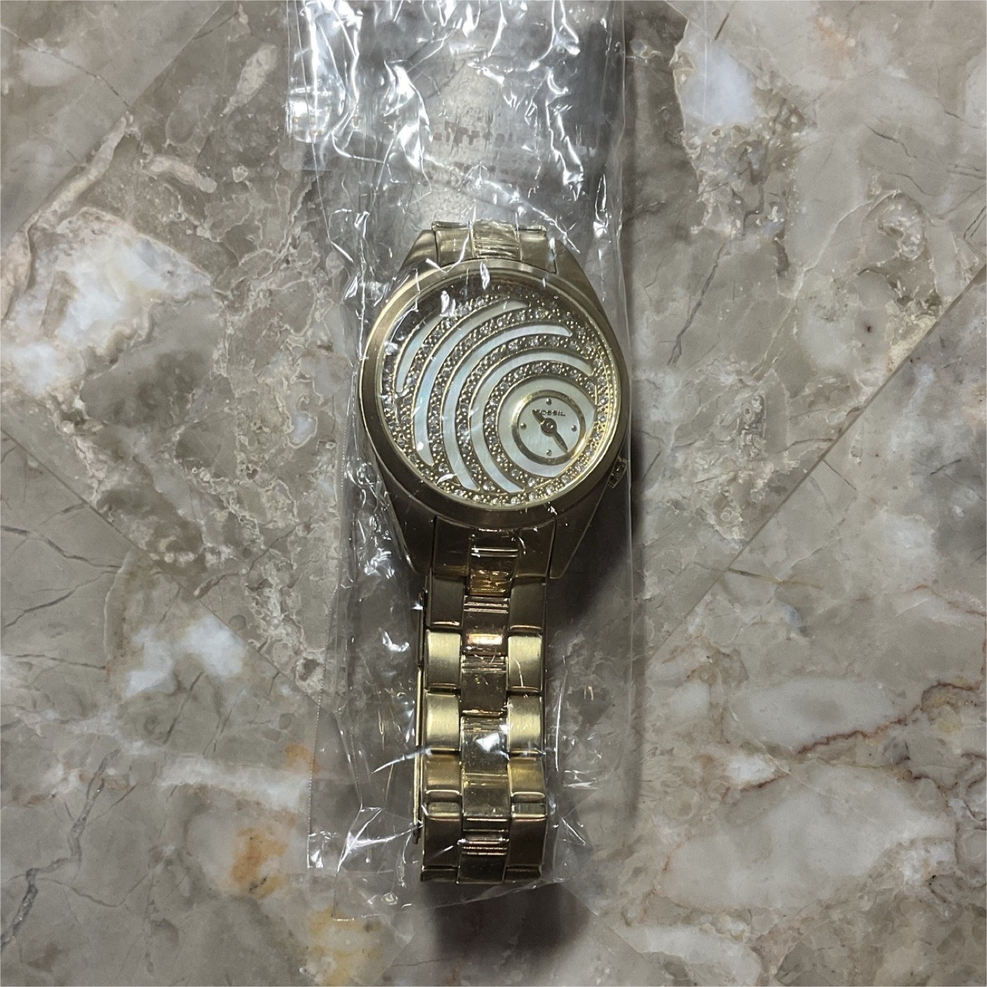 Fossil Women’s Gold Tone Analog Wristwatch Metal Band Round Dress Formal