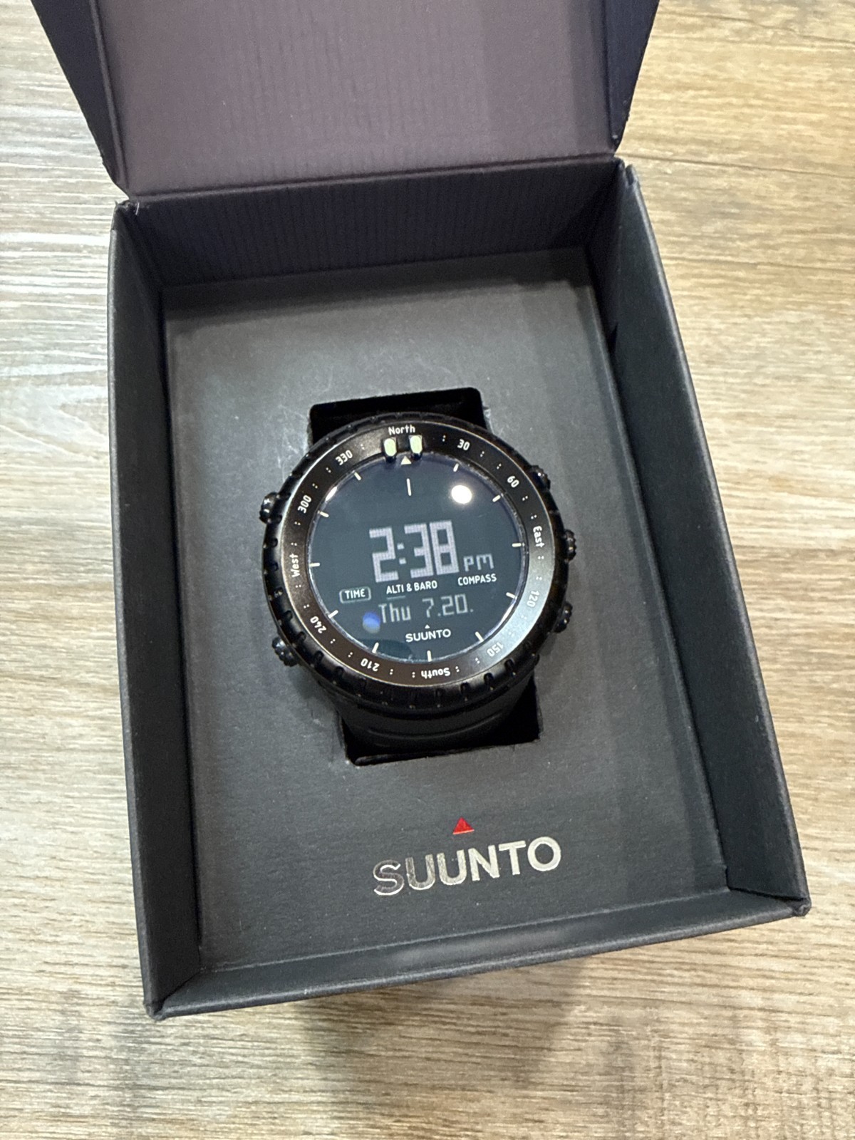 Suunto Core Unisex Adults Black Watch – SS014279010 – New Battery – Extra Strap