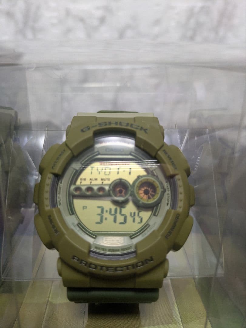 CASIO GD-100PS-3JR G-SHOCK MAN Includes a figurine