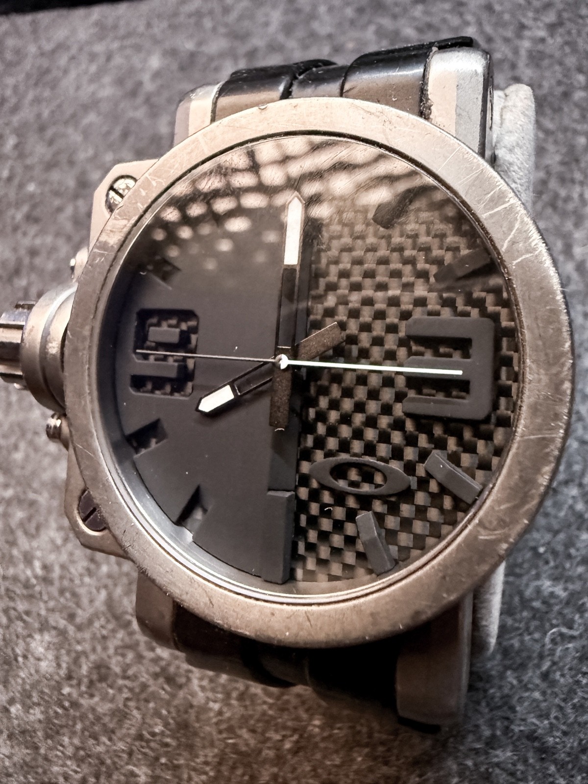 Oakley Gearbox Titanium Carbon Fiber Dial Large Mens Watch Swiss Made Sapphire