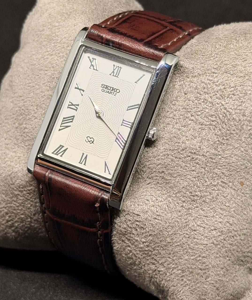 Vintage Seiko Slim Quartz Men’s Wrist Watch With Free DDP Shipping
