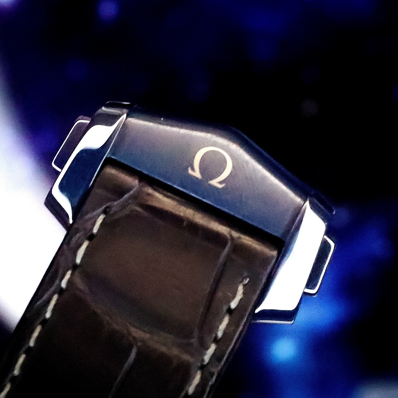 OMEGA Speedmaster Moonphase 304.93.44.52.03.002 Blue Side Of The Moon Full Set