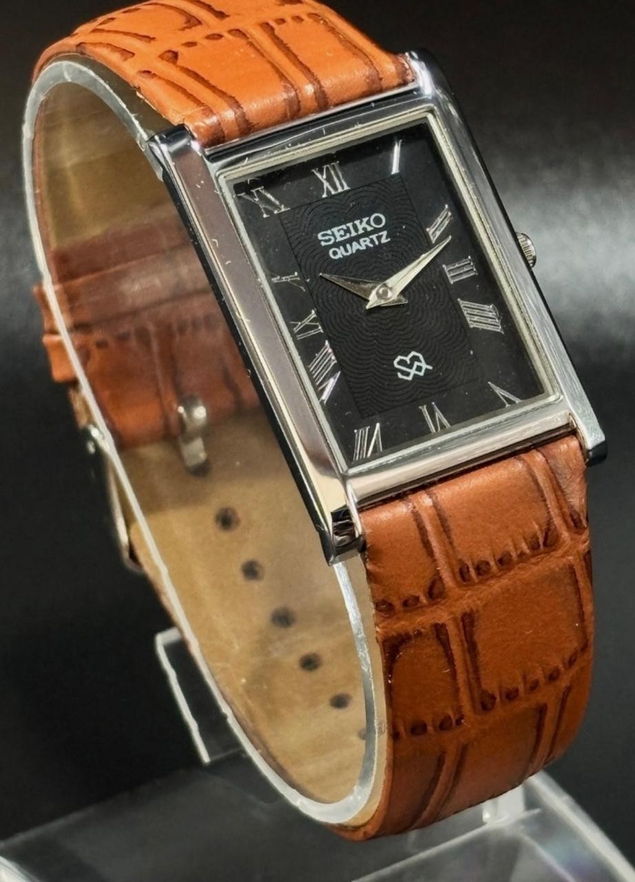Vintage Seiko Slim Quartz Men’s Wristwatch With Free DDP Shipping