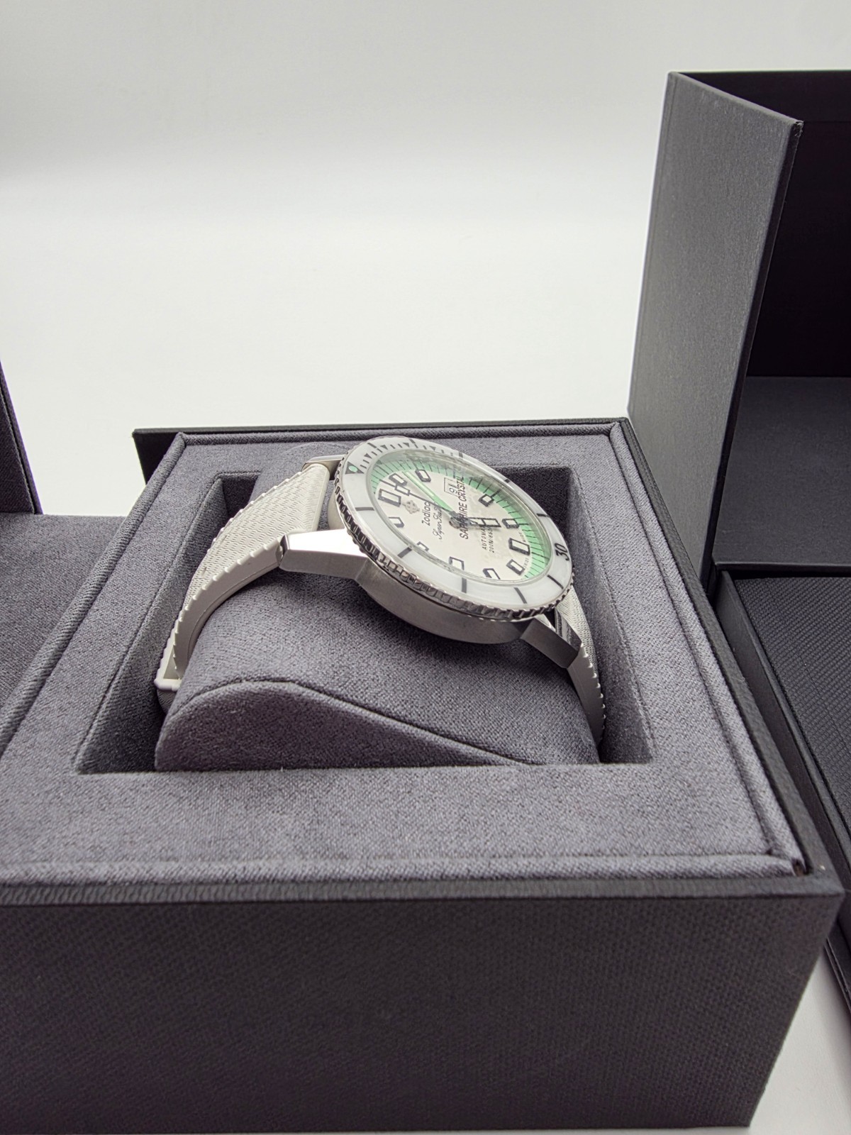 Zodiac Super Sea Wolf Automatic Diver 200m White/Green Dial White Strap Date