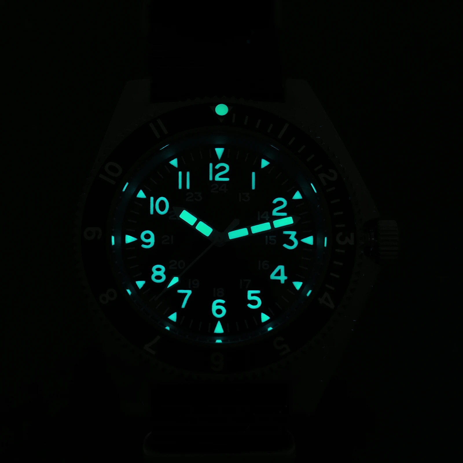 Watchdives WD1972 Quartz Watch VH31 Sweep Movement Sapphire 20Bar Waterproof