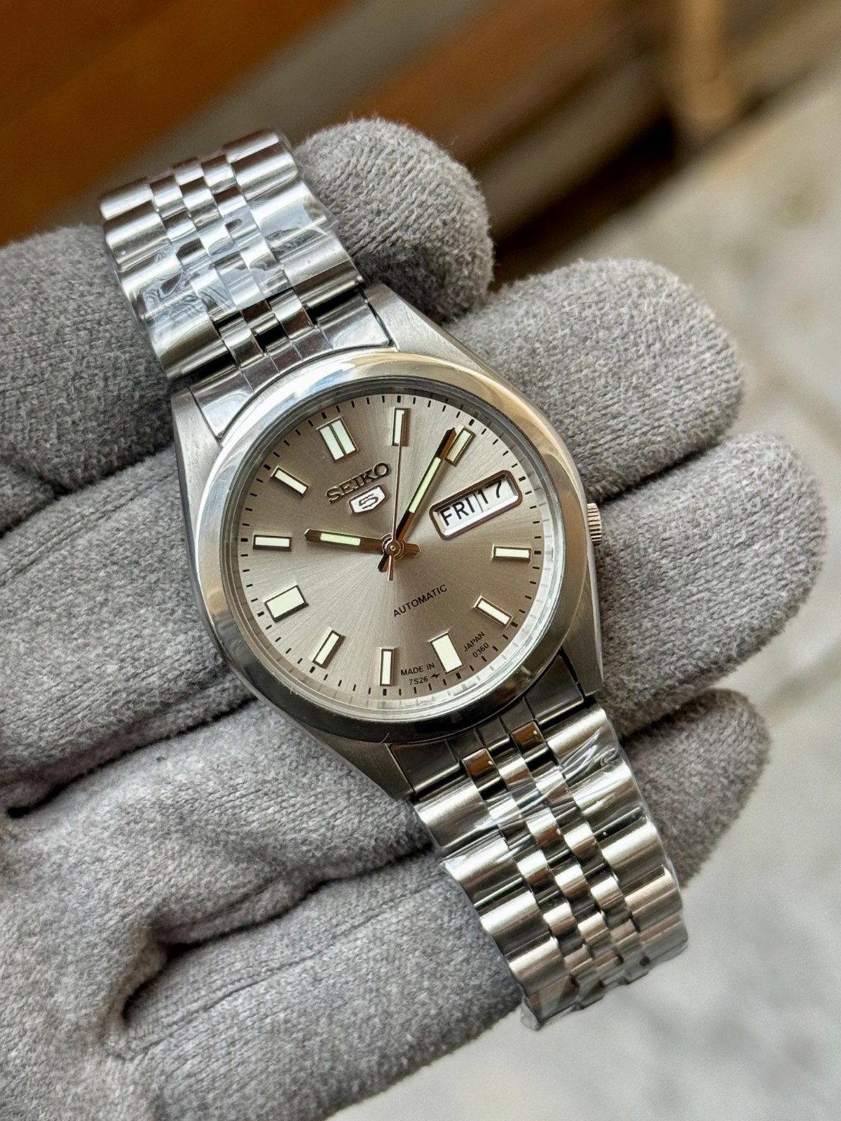 Vintage Seiko 5 Automatic Day/Date Mens Wrist Watch