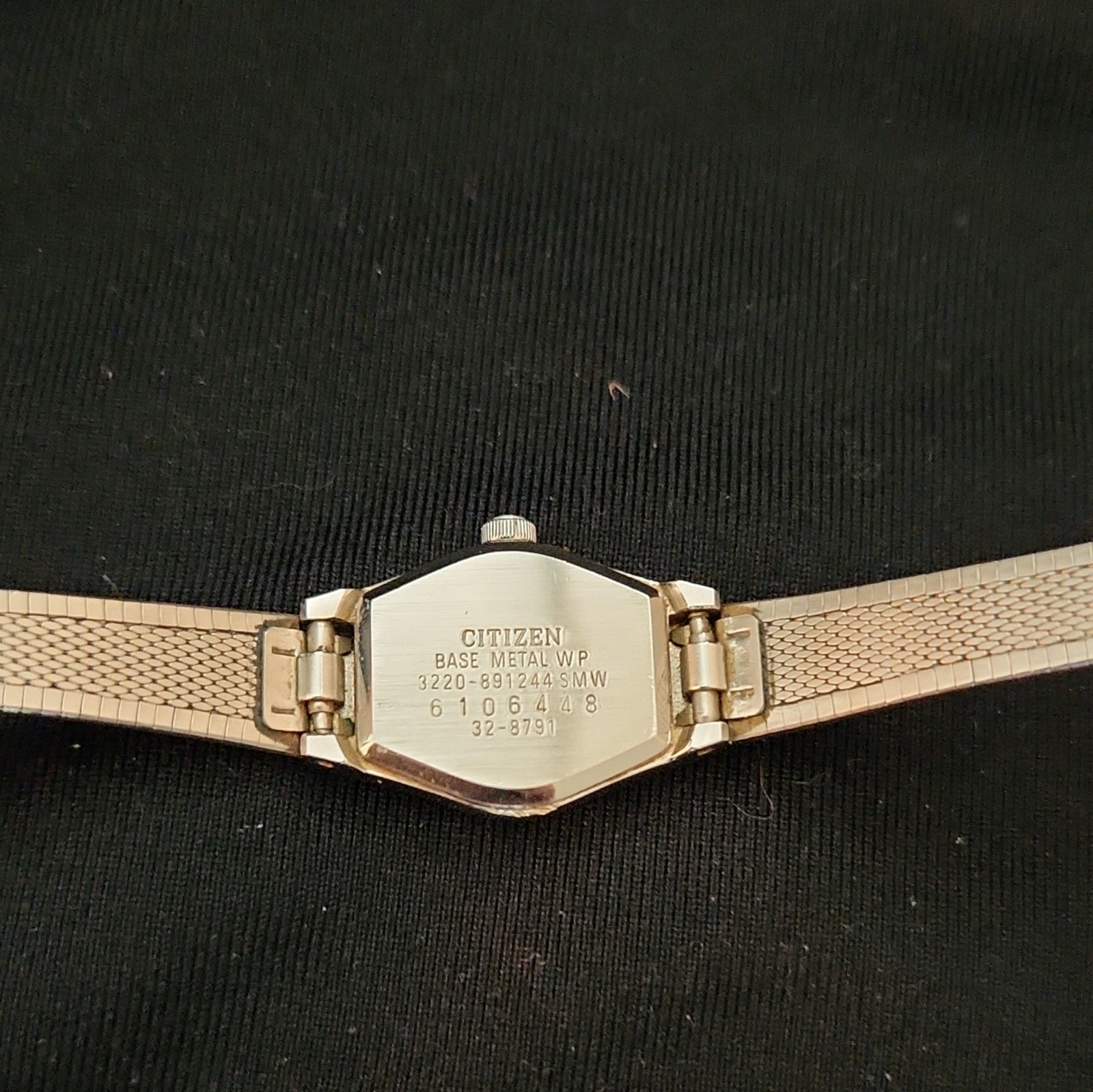 Citizen Quartz Women’s Dress Watch White Dial Silver Tone Bracelet 17mm RUNNING