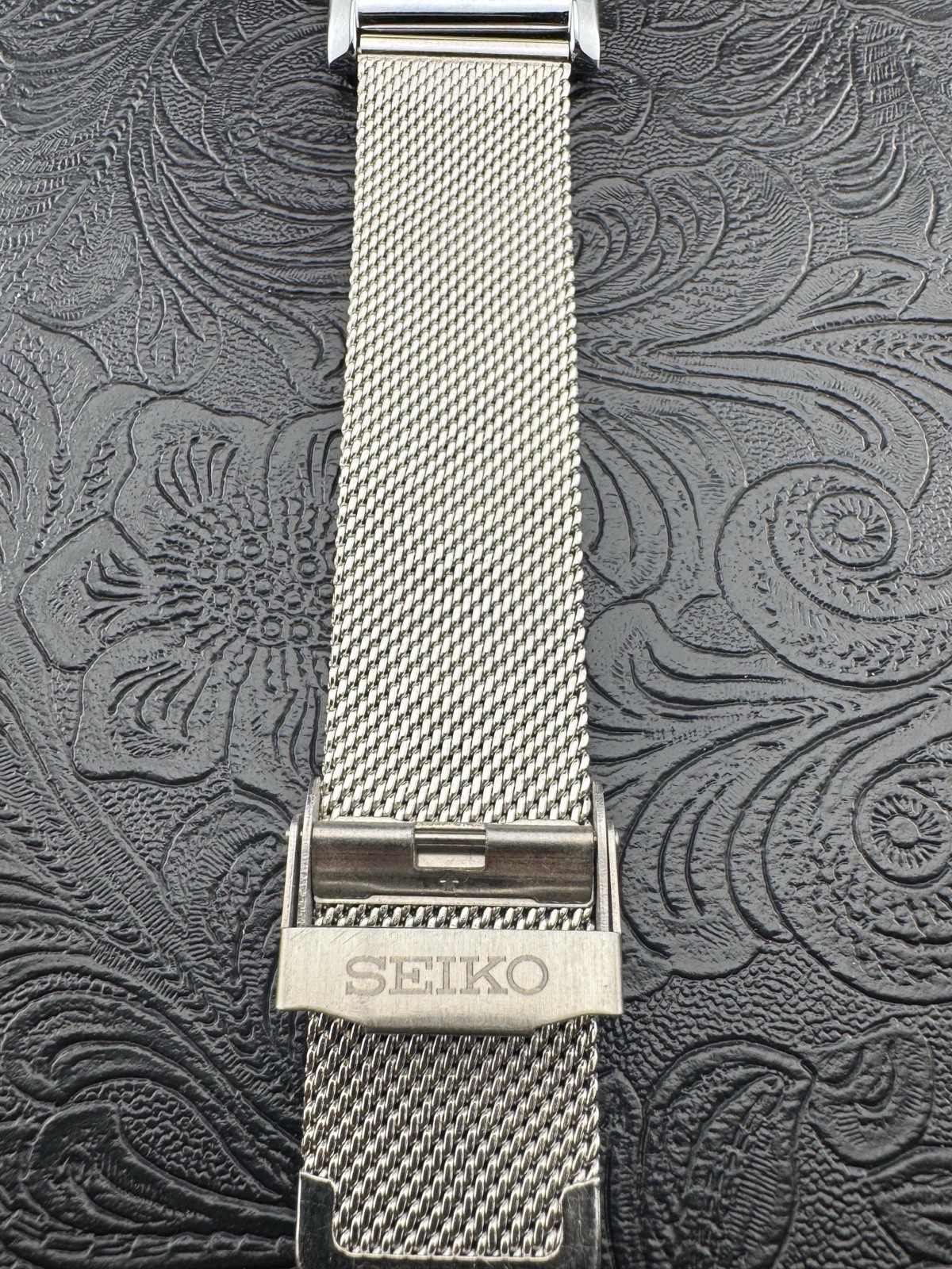 GREEN WITH SILVER CASE Vintage Seiko Slim Quartz Men’s Wrist Watch