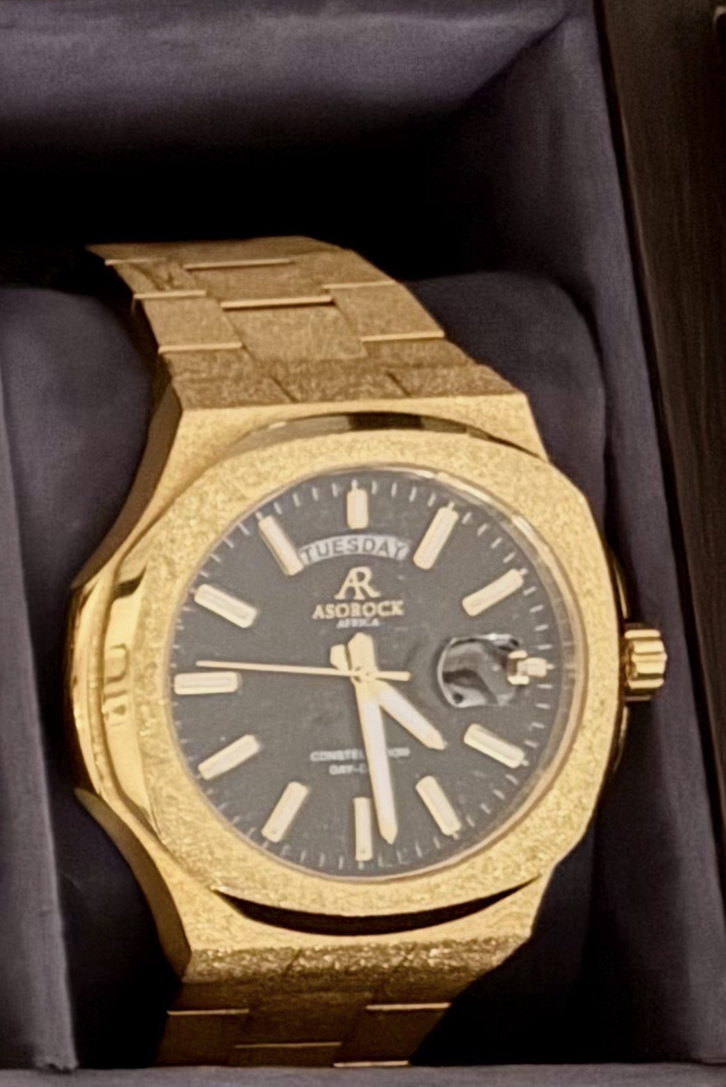 Authentic watches. READ DESCRIPTION FOR PRICES PER WATCH. Thanks.