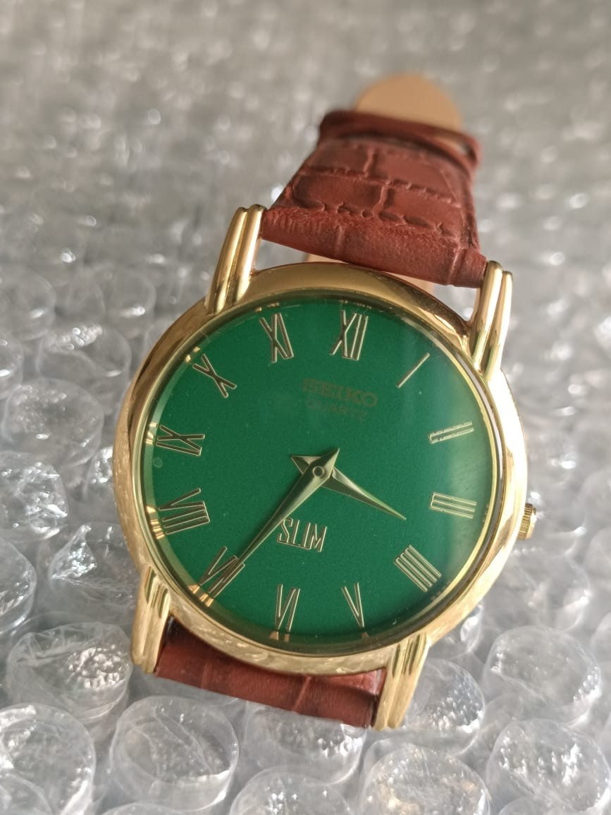 Vintage Seiko Quartz Japan Made Green Dial Men’s Wrist Watch Looking Good