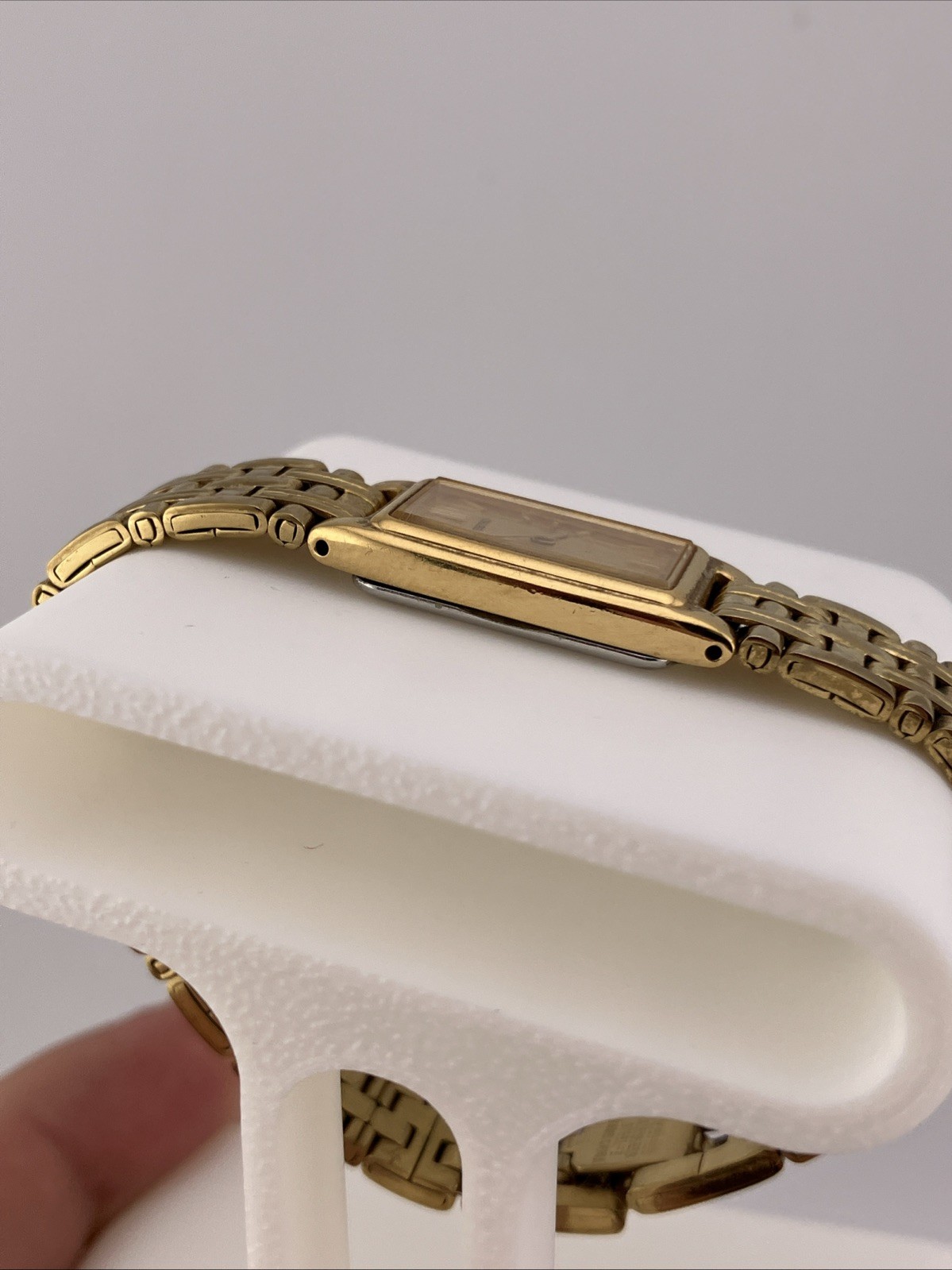 Vtg Seiko Ladies 13mm Watch Gold Tone Gold Tank Dial 5.75″ 2e20-7021 – RUNS