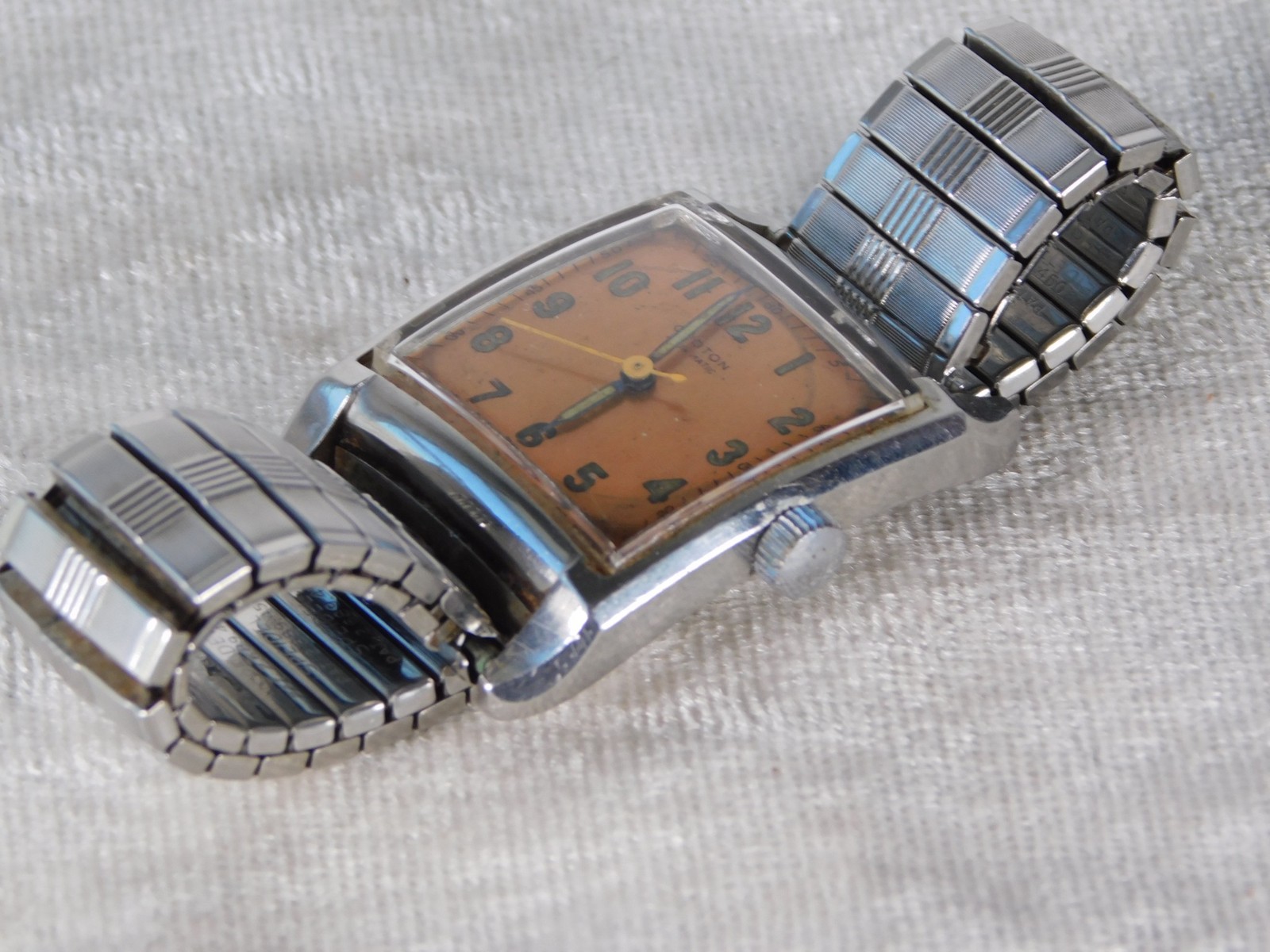 Vintage 1940’s Croton Swiss 17j Bumper Aquamatic Oversize 29mm Tank Watch Works