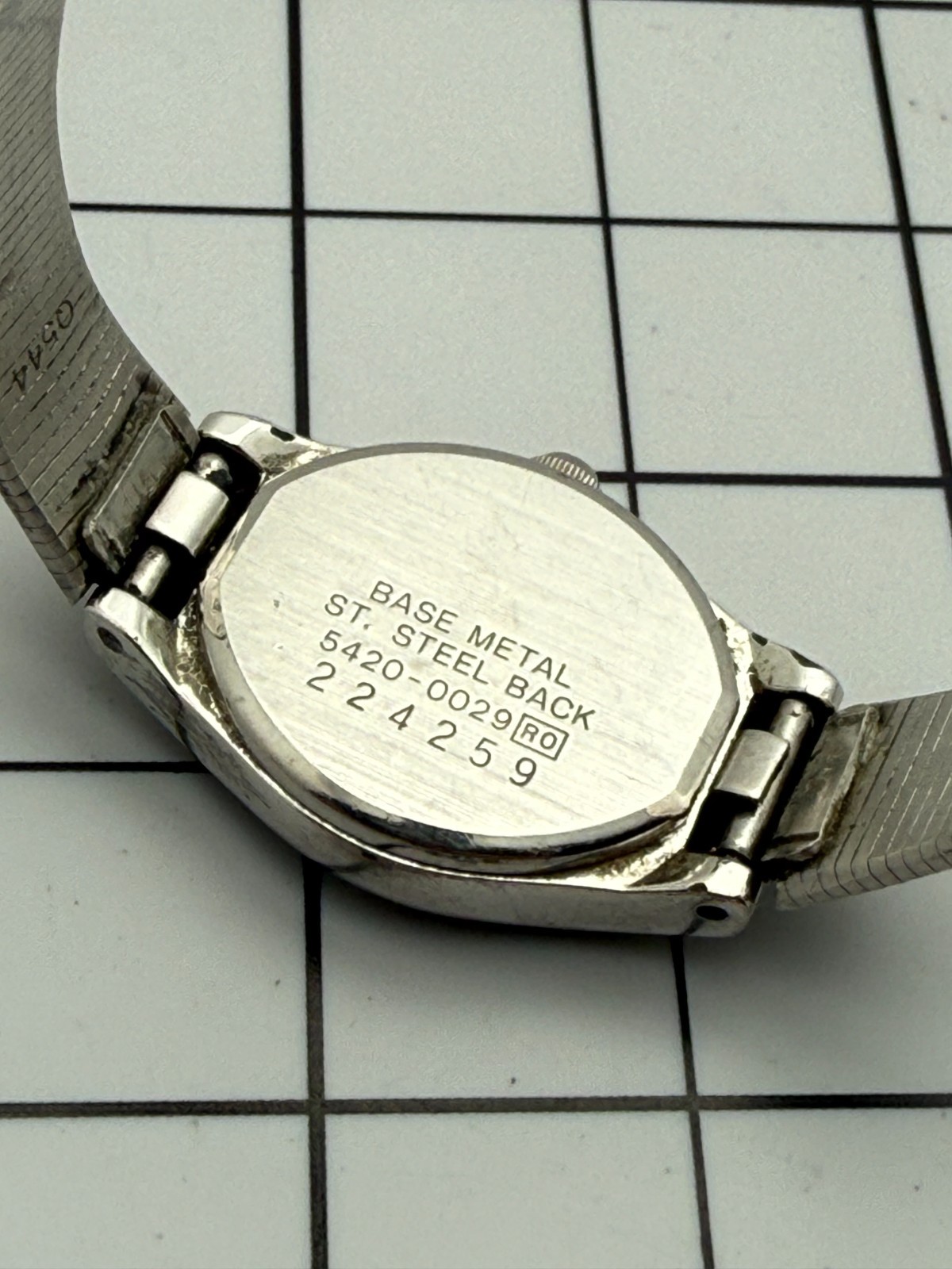 Seiko Quartz 5420-0029 16mm Silver Tone Dress Watch Vintage Running Baton Dial