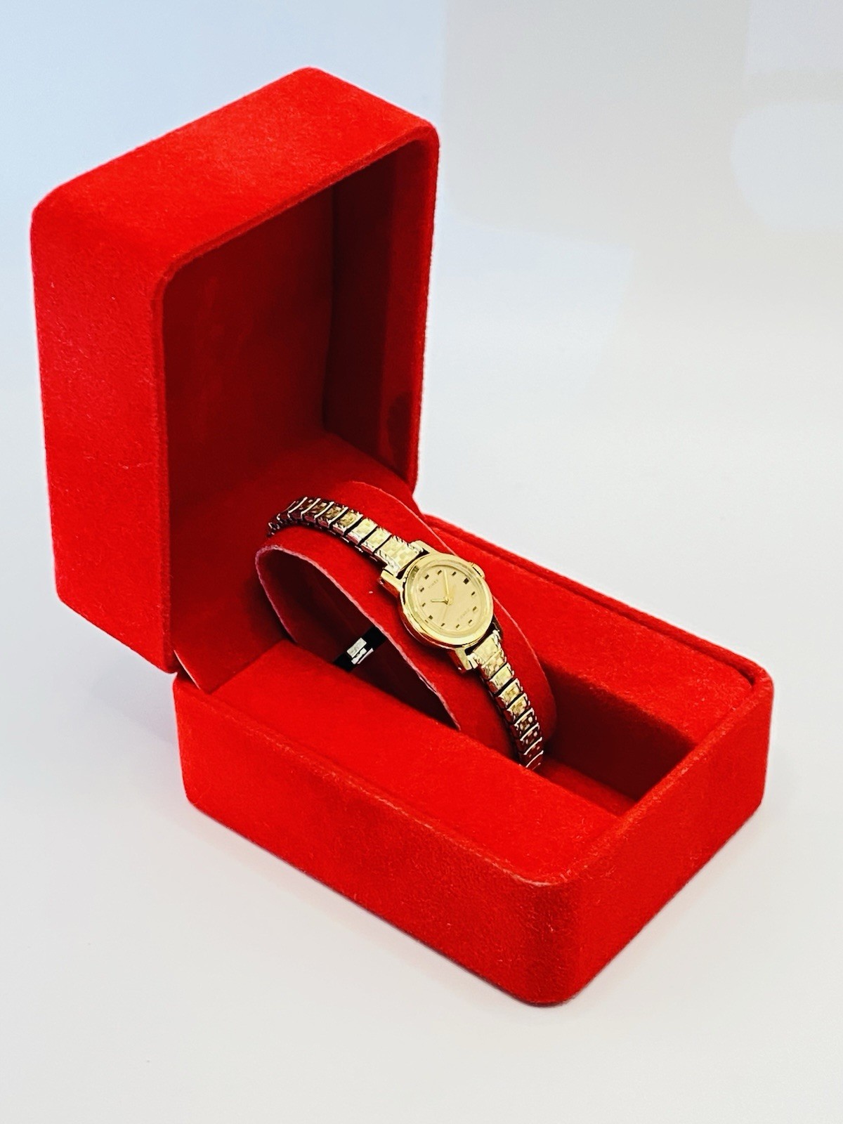 Timex 17 Jewels Women’s Manual Wind Gold-Tone Analog Bracelet Watch w/ Box