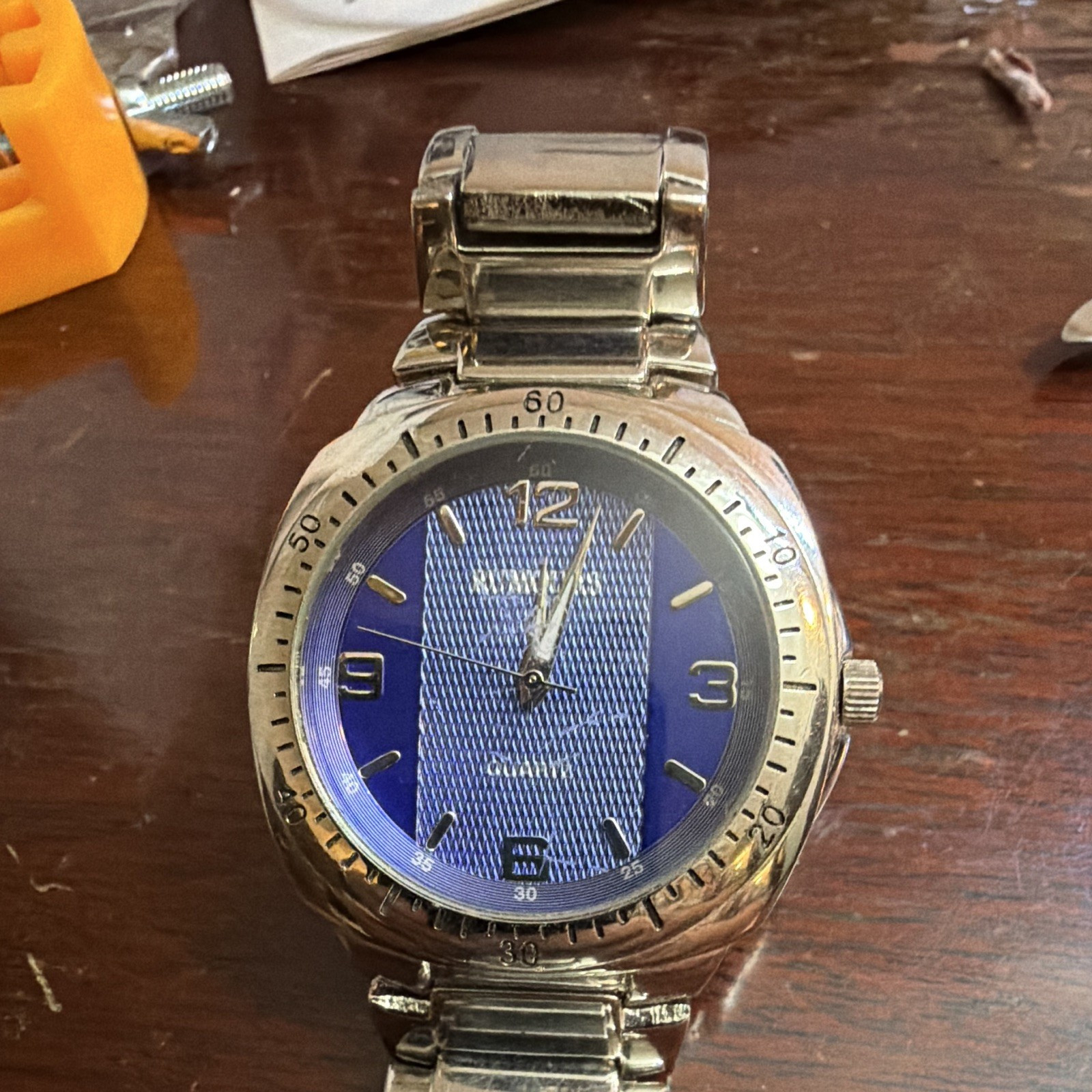 Quartz Analog Wristwatch Blue Dial Arabic/Baton Indexes Silver Metal Bracelet