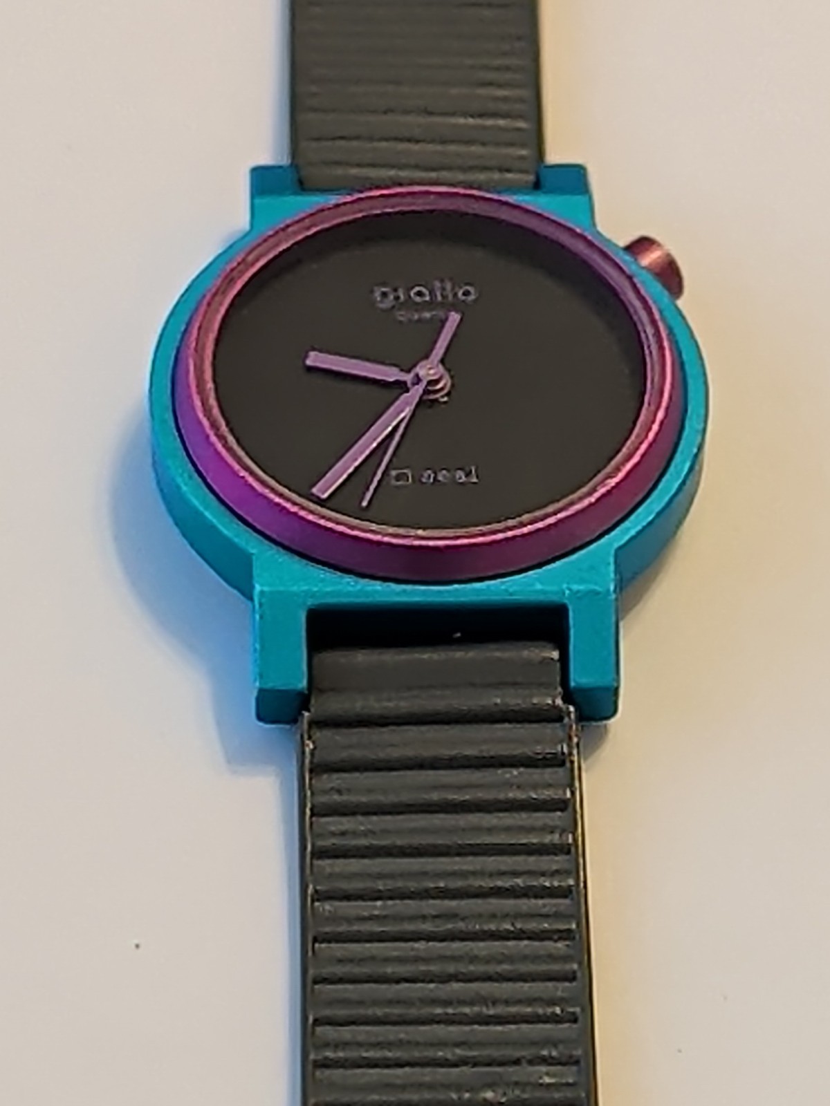 Retro 1980’s GIALLO SEAL Watch Quartz 25mm Blue Black Purple K8352A Swiss