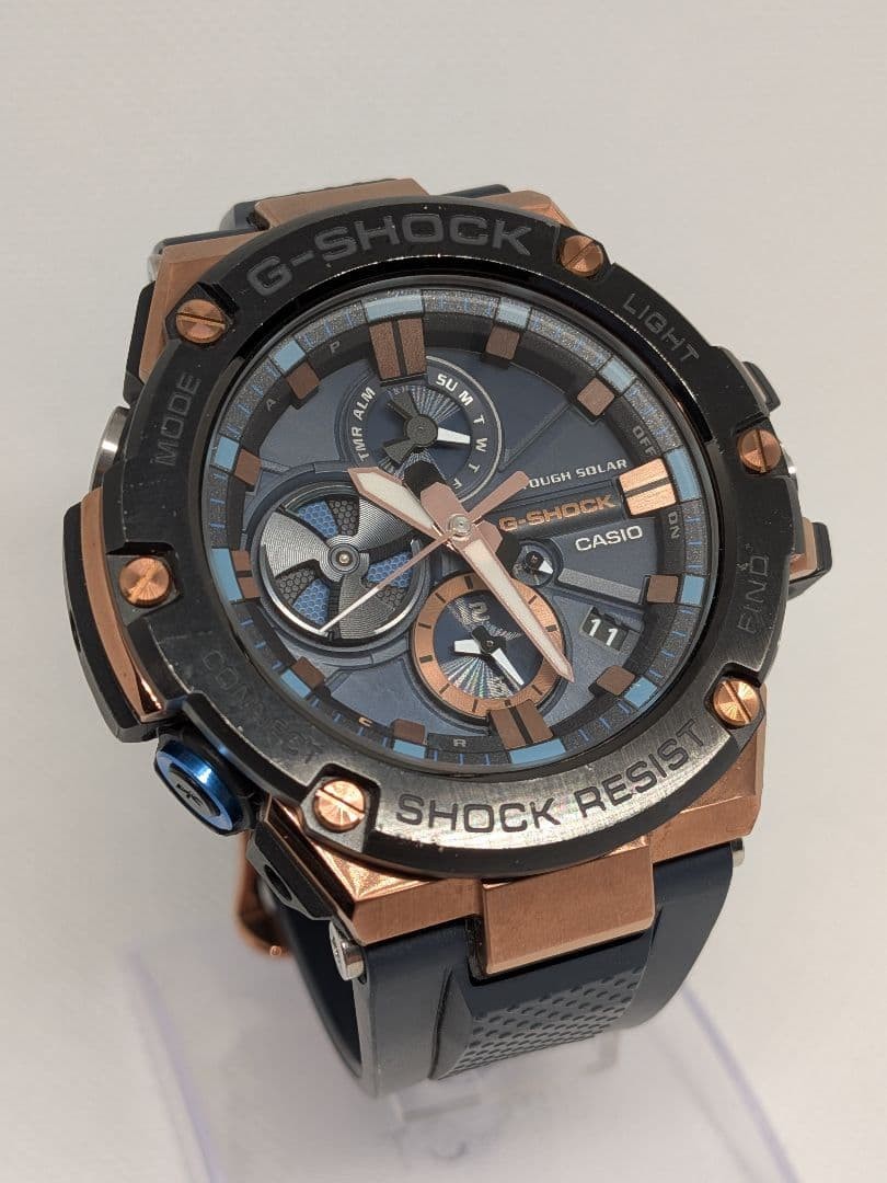 GUCCI 9000M Date Quartz Mens Watch 31mm Round Combination Color
