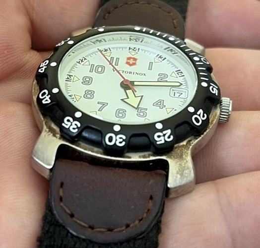 Vintage Victorinox Swiss Army Sportline Quartz Field Watch – 4.562 – New Battery
