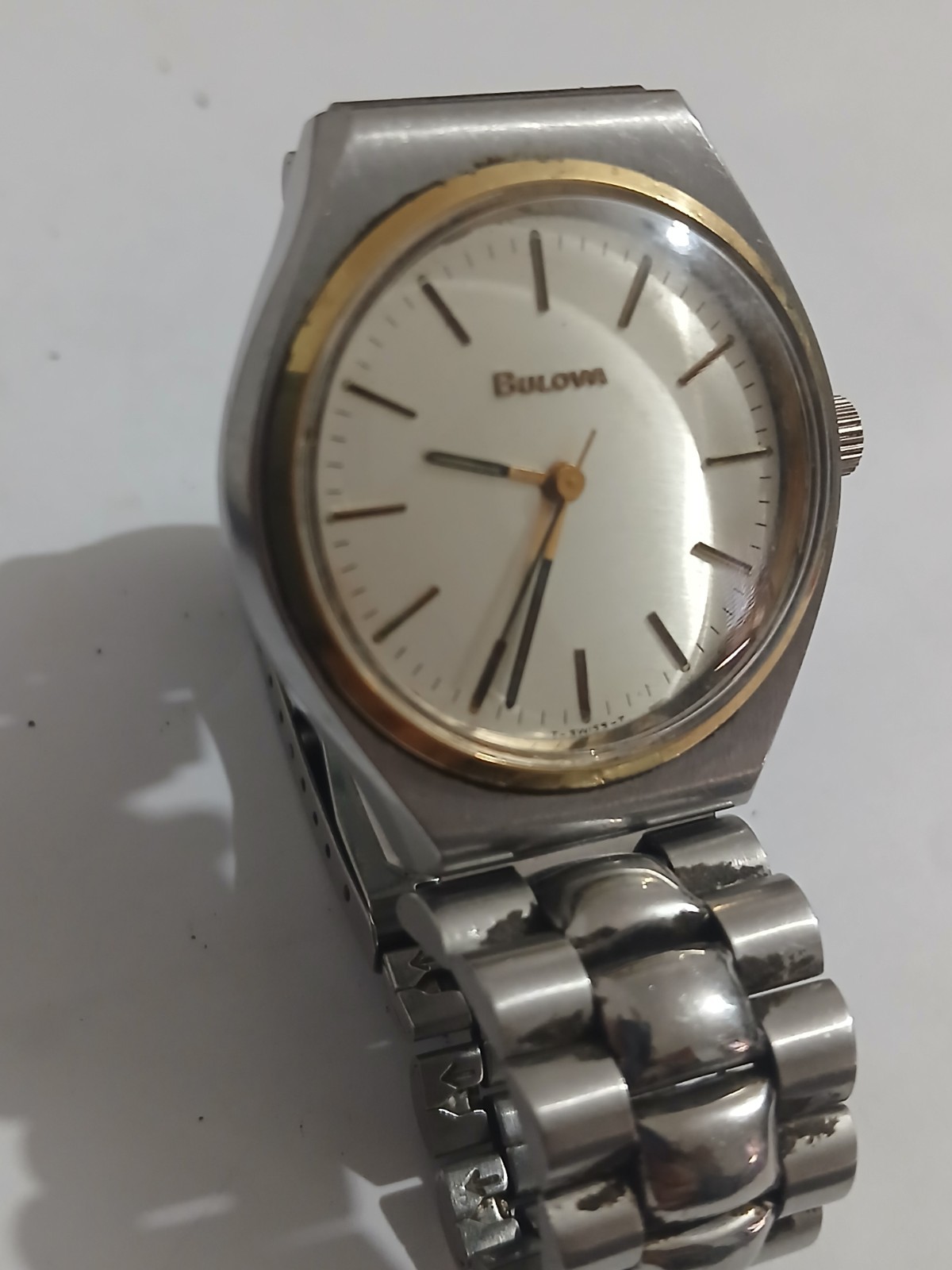 Vintage Bulova 1121.10 Eta 2851 Wrist Watch
