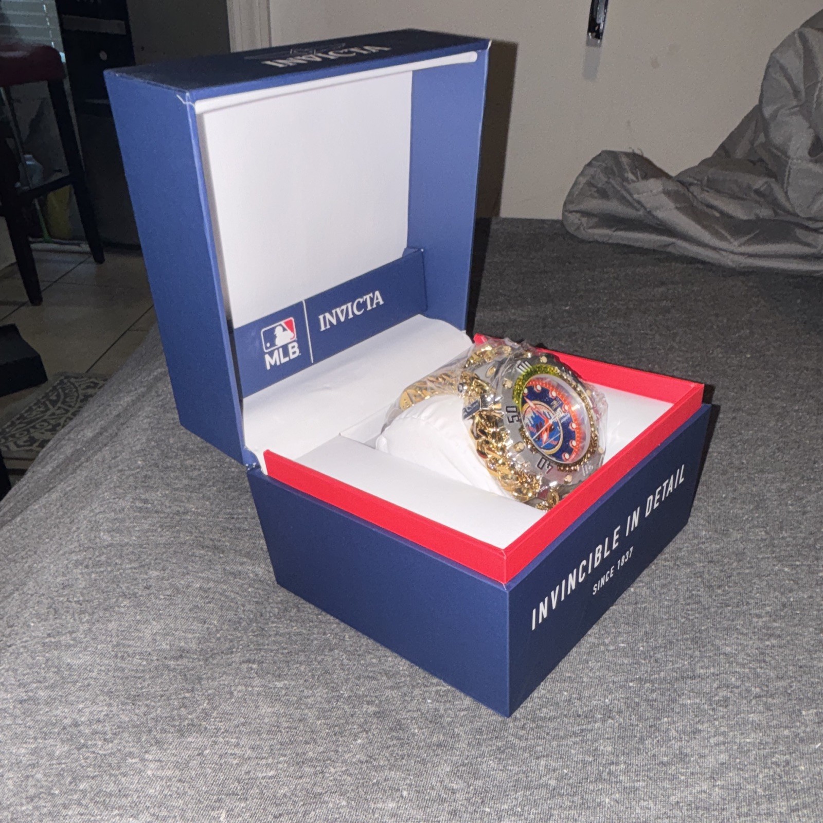 Invicta MLB Men’s Quartz Analog Wristwatch Blue/Red Dial Gold/Clear Bracelet Box