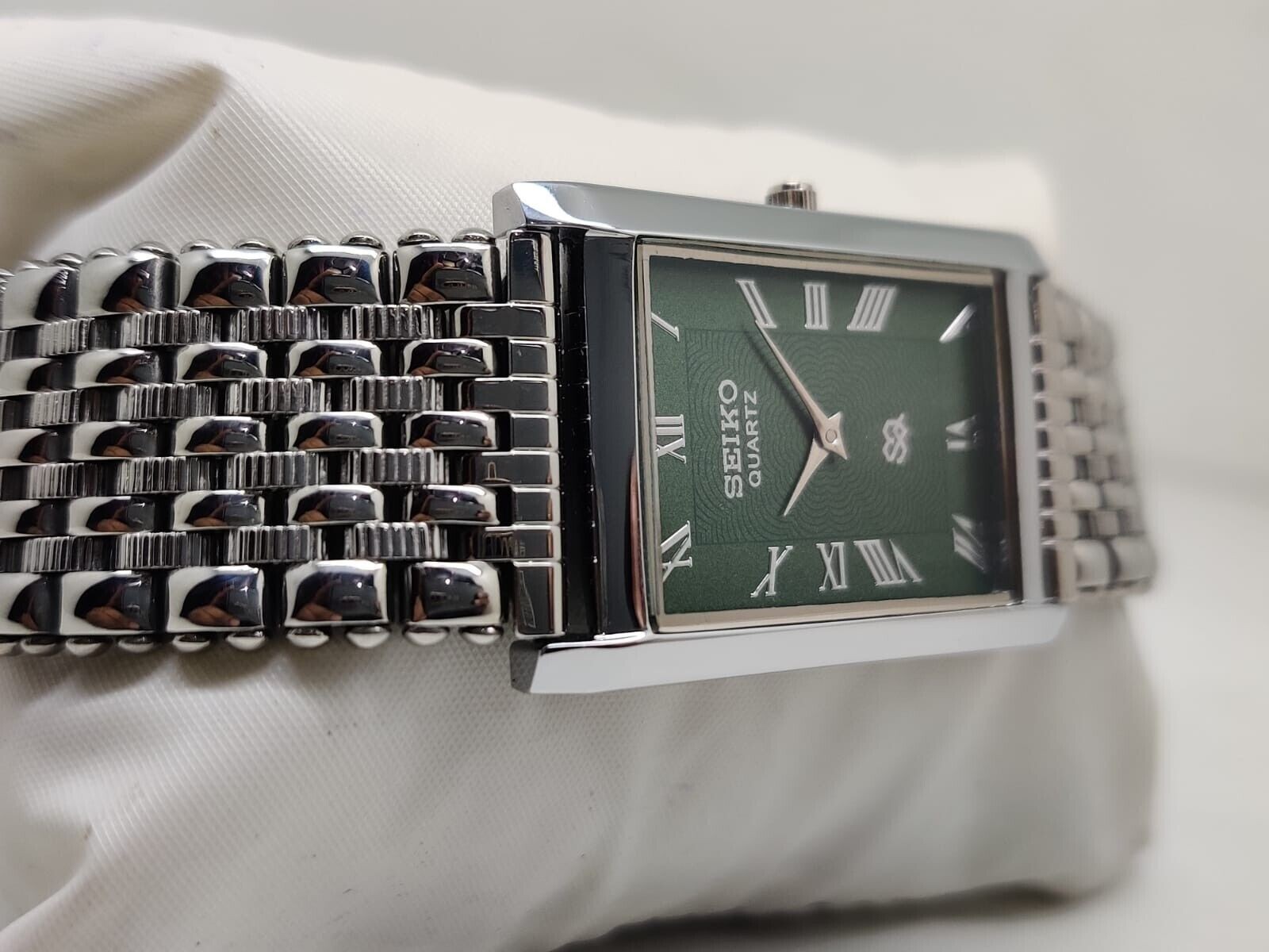 Vintage Seiko Slim Quartz Men’s Wrist Watch – Comes With New Battery, New Band