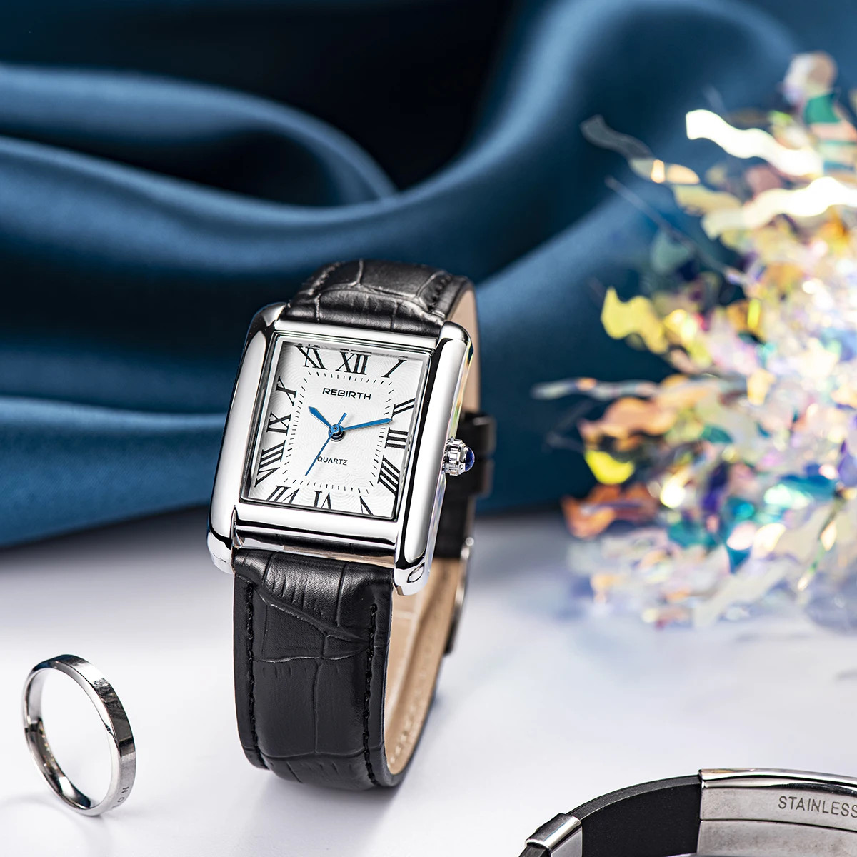 Retro-Style Simple Small Square Watch with Roman Numerals, Trendy and Artistic Q
