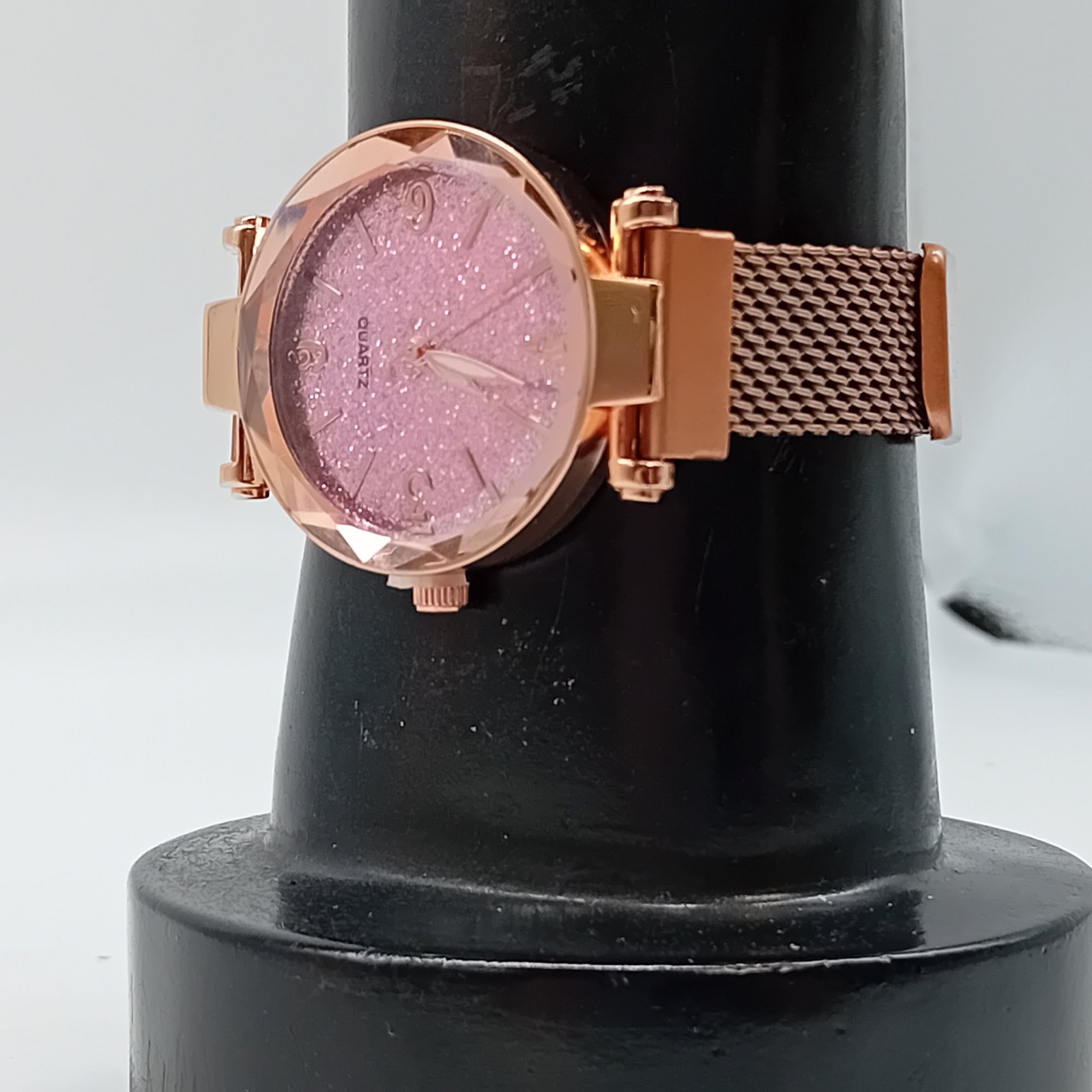 Women’s Rose Gold Mesh Quartz Wristwatch 30mm Pink Dial Pre-Loved