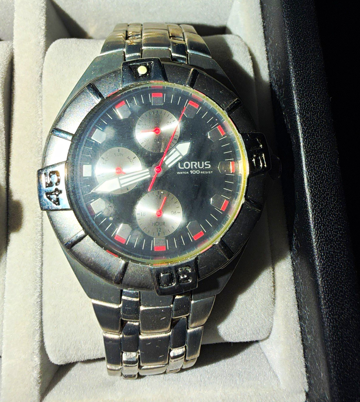 Lorus Men’s Analog Wristwatch Black Dial, Stainless Steel Bracelet, 100m WR