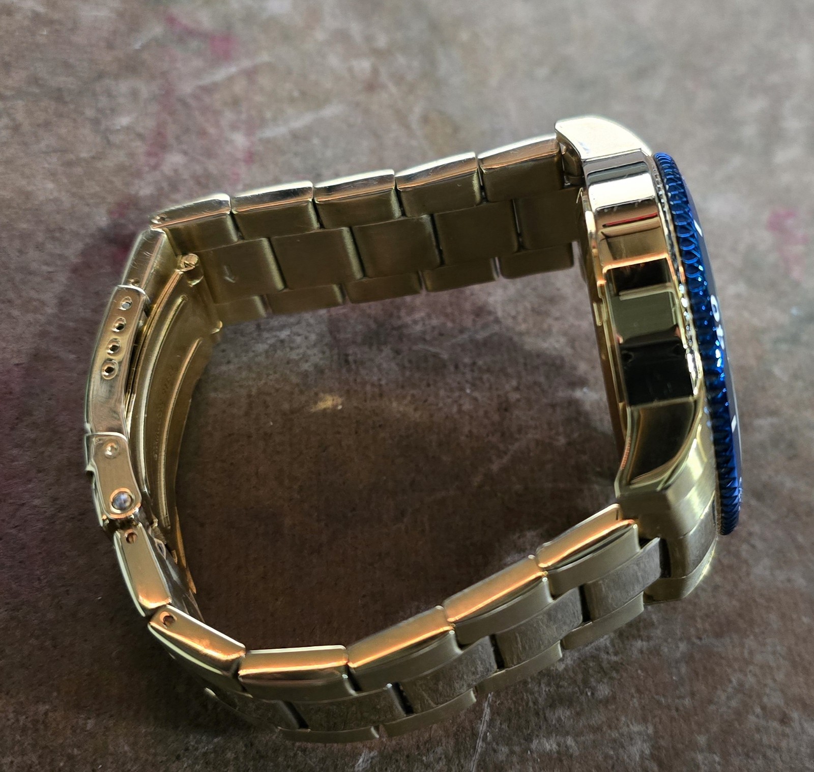 Invicta Men’s Watch Model 1205 chronograph gold with blue dial and bezel