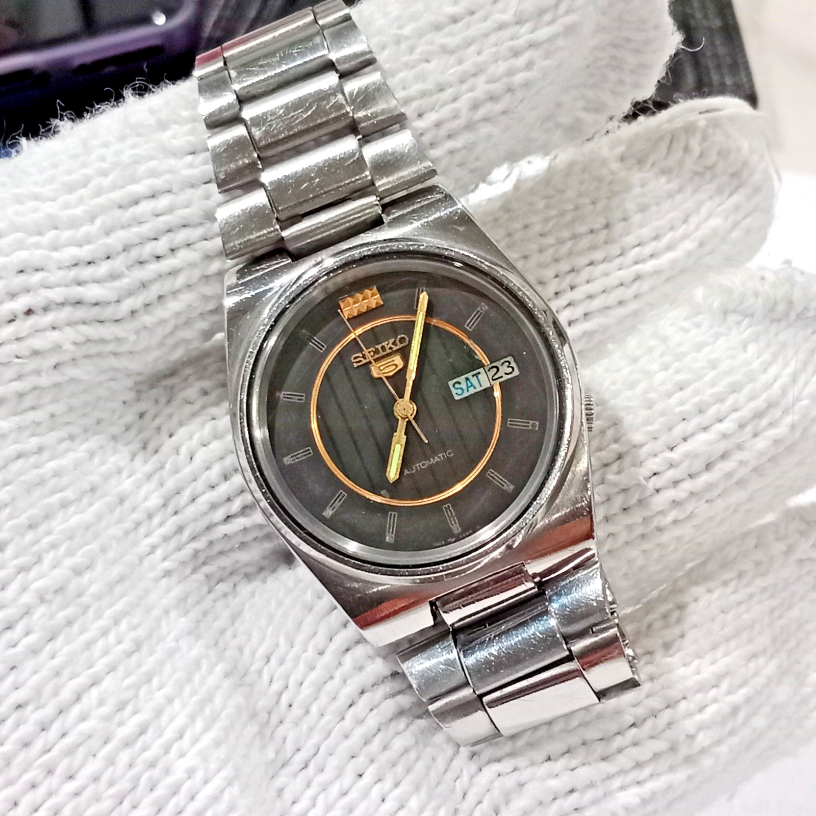 Vintage men’s watch Seiko Automatic 7009 Black Pinstripe Dial Dec 1988