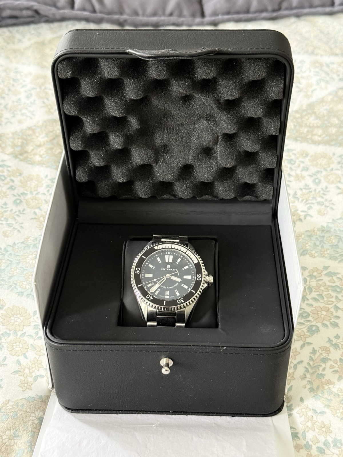 Steinhart Ocean One Automatic Diver 42mm Black Dial 300m Steel Bracelet Box