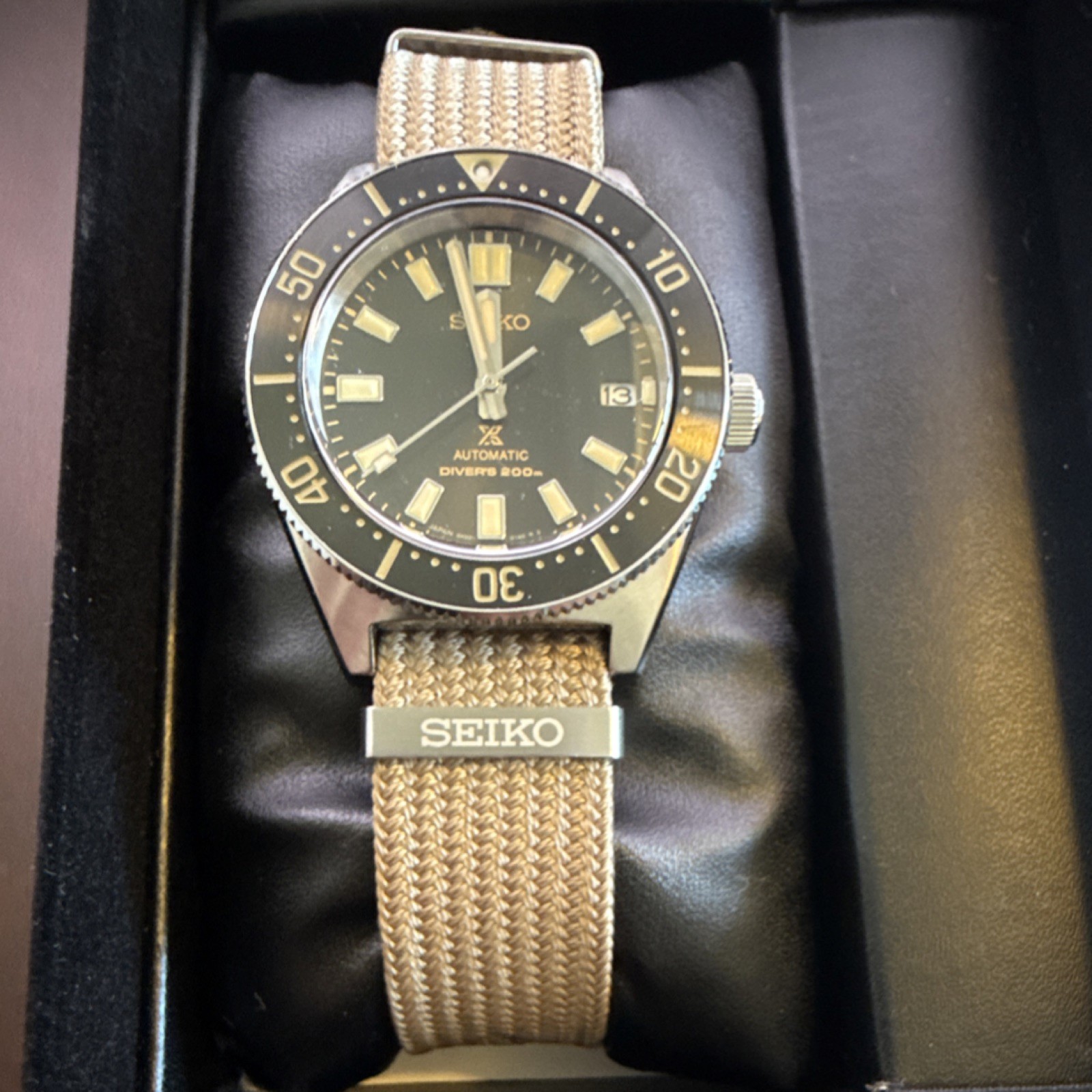 Seiko Prospex Automatic Diver 200m Black Dial Date Beige & Brown Nylon Strap Box